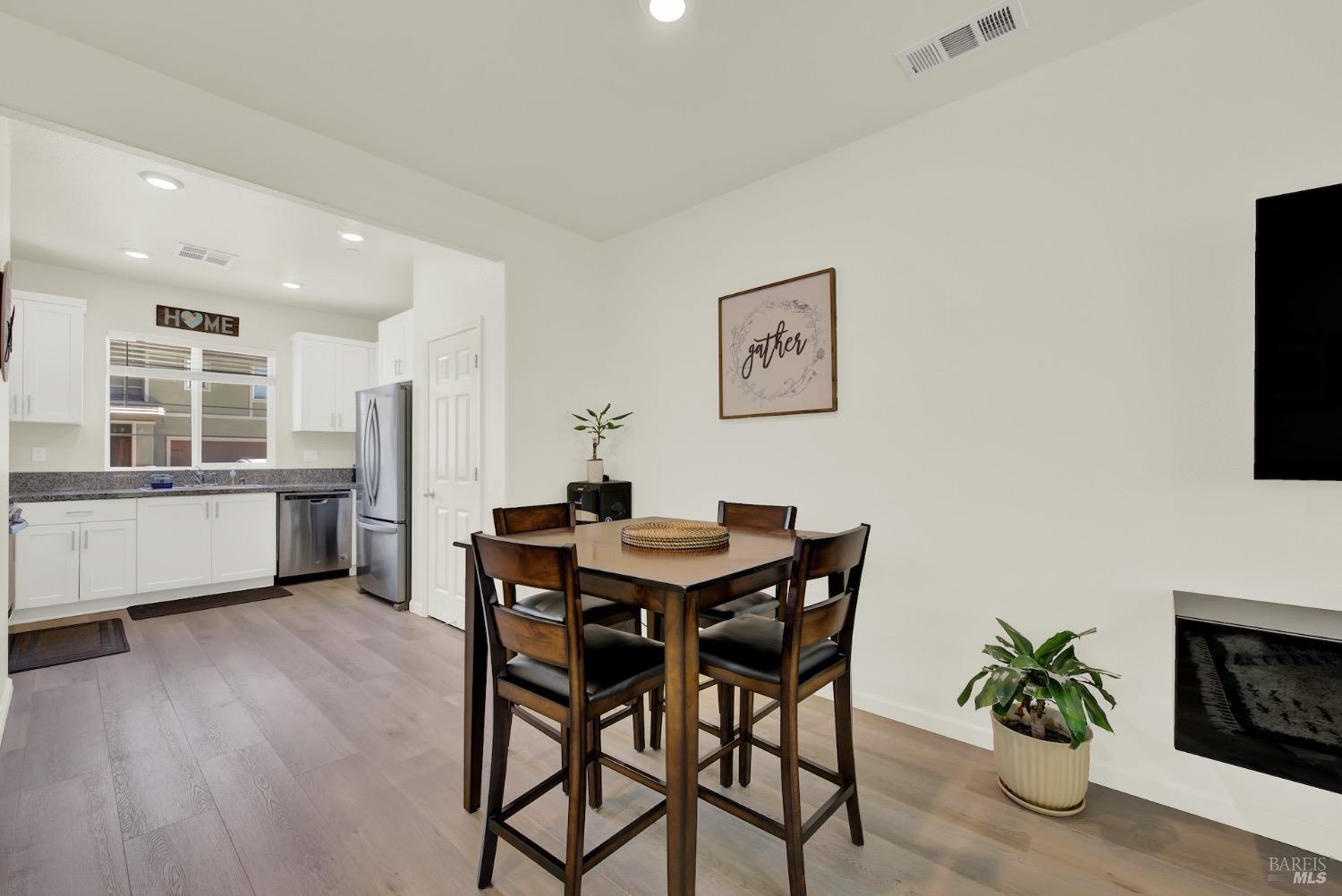 Detail Gallery Image 19 of 53 For 1464 Descanso Ln, Fairfield,  CA 94533 - 3 Beds | 2/1 Baths