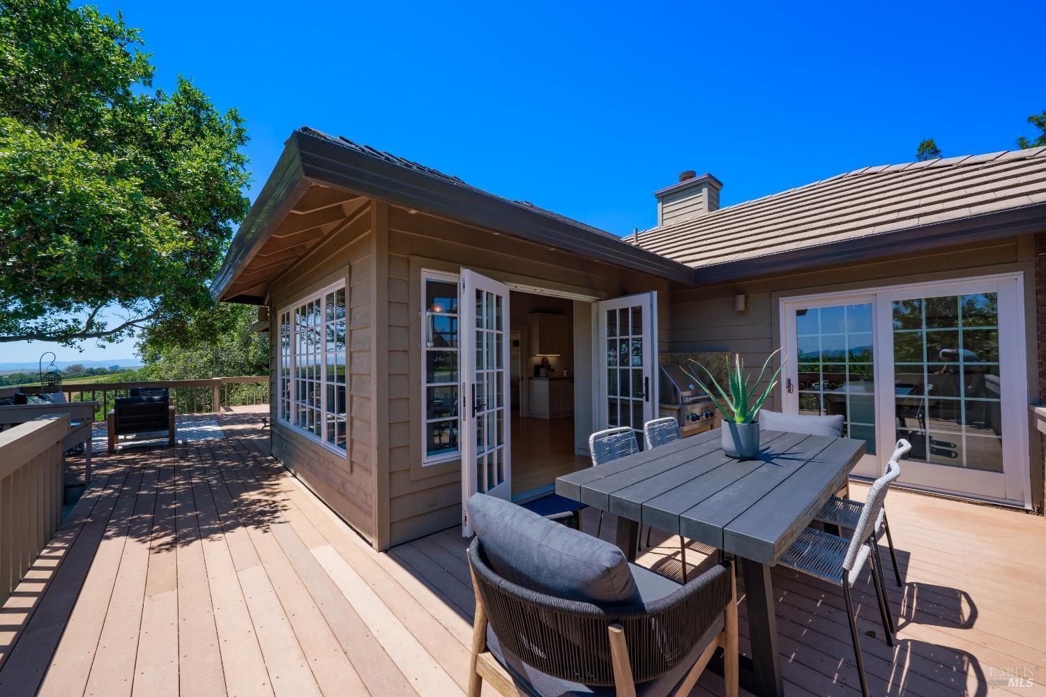 Detail Gallery Image 38 of 43 For 14 Spyglass Ct, Napa,  CA 94558 - 3 Beds | 2/1 Baths