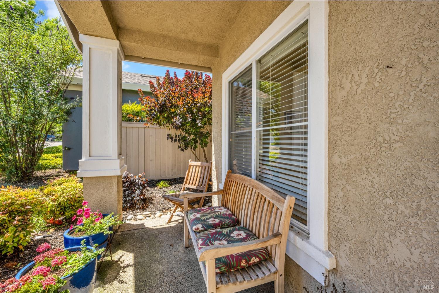 Detail Gallery Image 2 of 26 For 112 Porterfield Creek Dr, Cloverdale,  CA 95425 - 2 Beds | 2 Baths