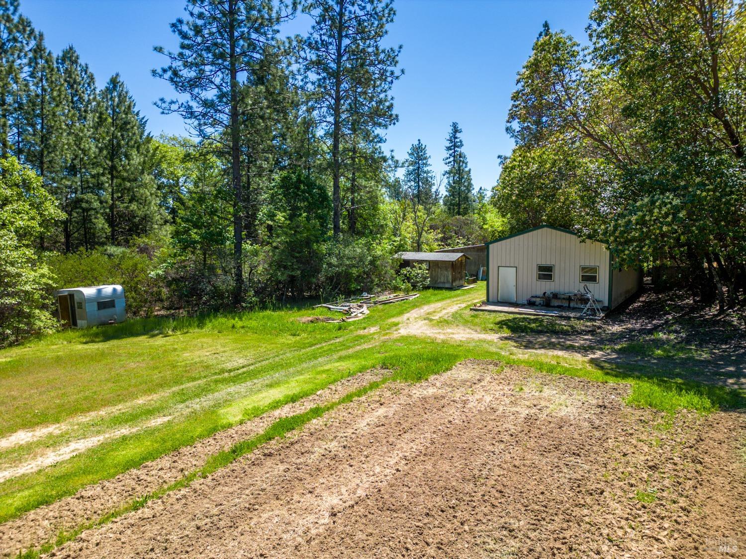 Detail Gallery Image 1 of 21 For 1680 North Rd, Laytonville,  CA 95454 - 1 Beds | 1 Baths