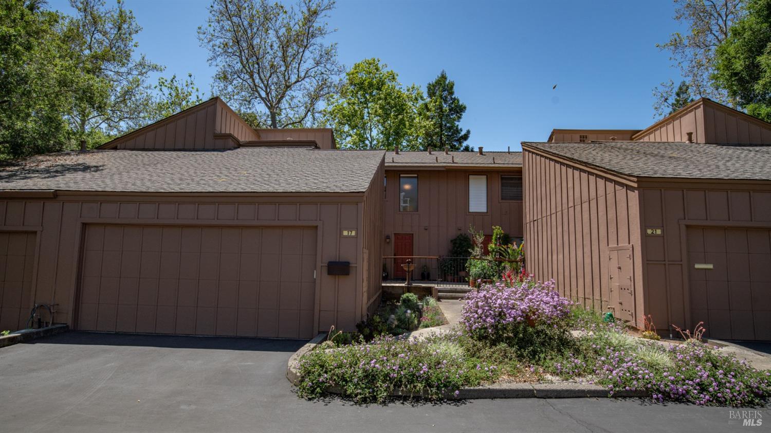 Detail Gallery Image 1 of 46 For 17 Prairie Falcon Dr, Novato,  CA 94949 - 2 Beds | 1/1 Baths