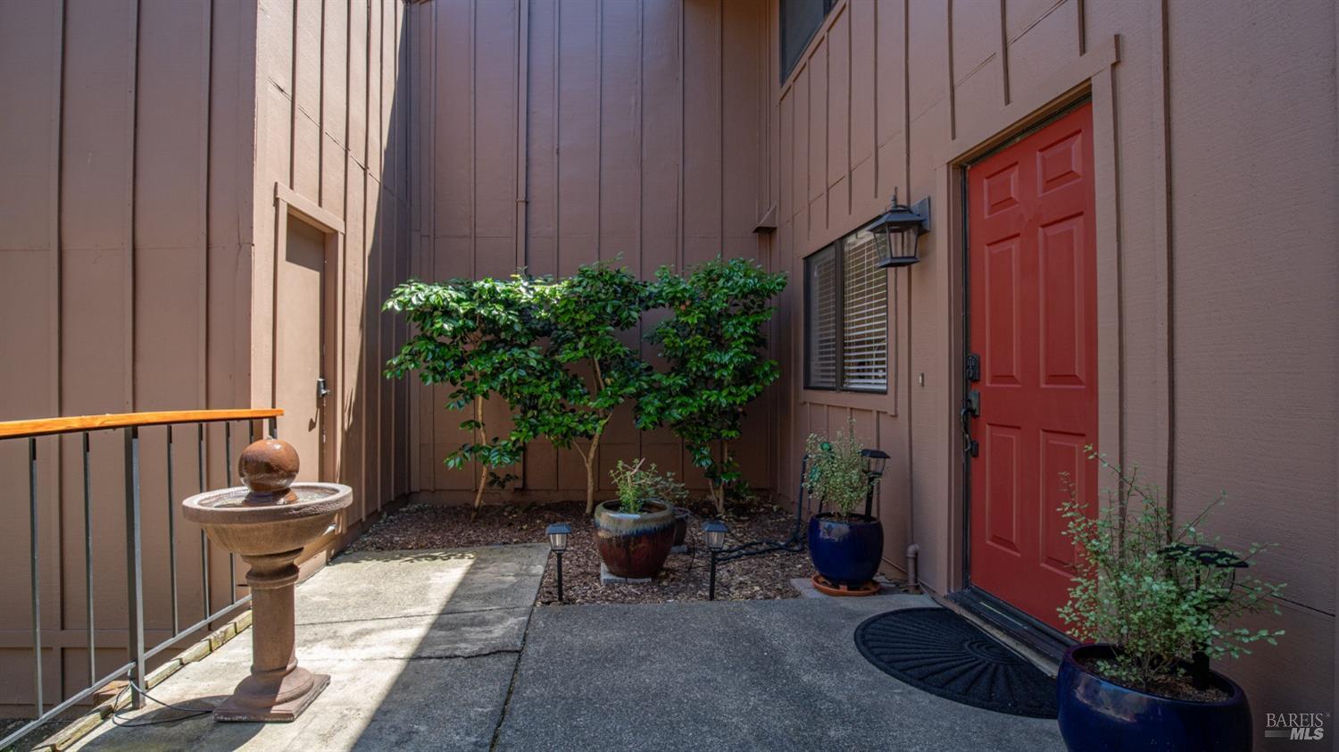 Detail Gallery Image 5 of 46 For 17 Prairie Falcon Dr, Novato,  CA 94949 - 2 Beds | 1/1 Baths