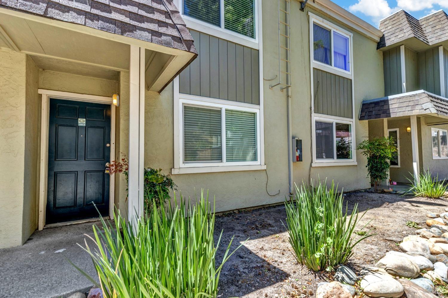 Detail Gallery Image 1 of 32 For 1354 Callen St #B,  Vacaville,  CA 95688 - 2 Beds | 1/1 Baths