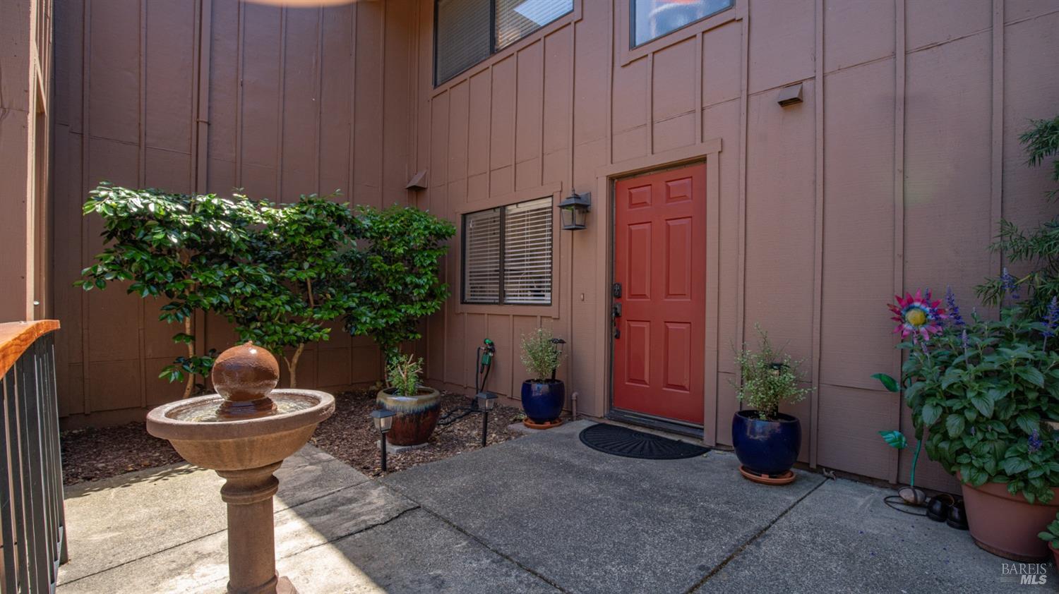 Detail Gallery Image 4 of 46 For 17 Prairie Falcon Dr, Novato,  CA 94949 - 2 Beds | 1/1 Baths