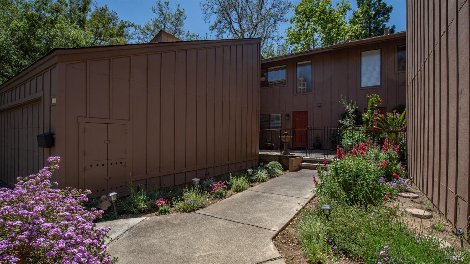 Detail Gallery Image 3 of 46 For 17 Prairie Falcon Dr, Novato,  CA 94949 - 2 Beds | 1/1 Baths