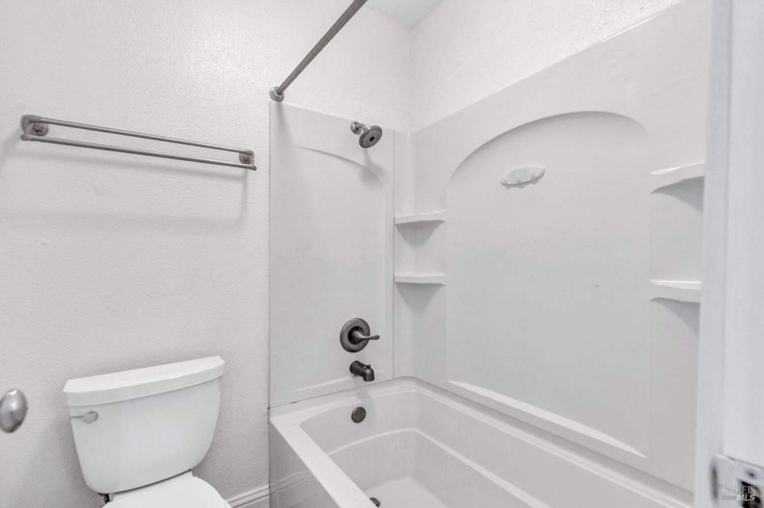 Detail Gallery Image 23 of 32 For 1354 Callen St #B,  Vacaville,  CA 95688 - 2 Beds | 1/1 Baths