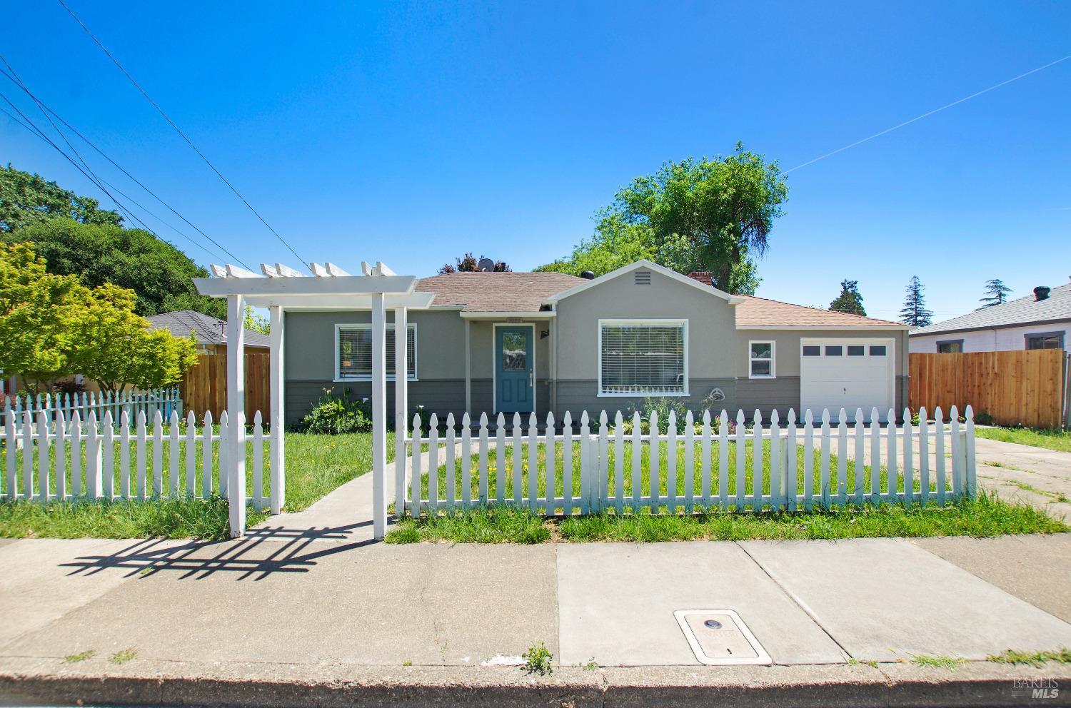 Detail Gallery Image 1 of 1 For 2022 Montgomery Dr, Santa Rosa,  CA 95405 - 2 Beds | 2 Baths