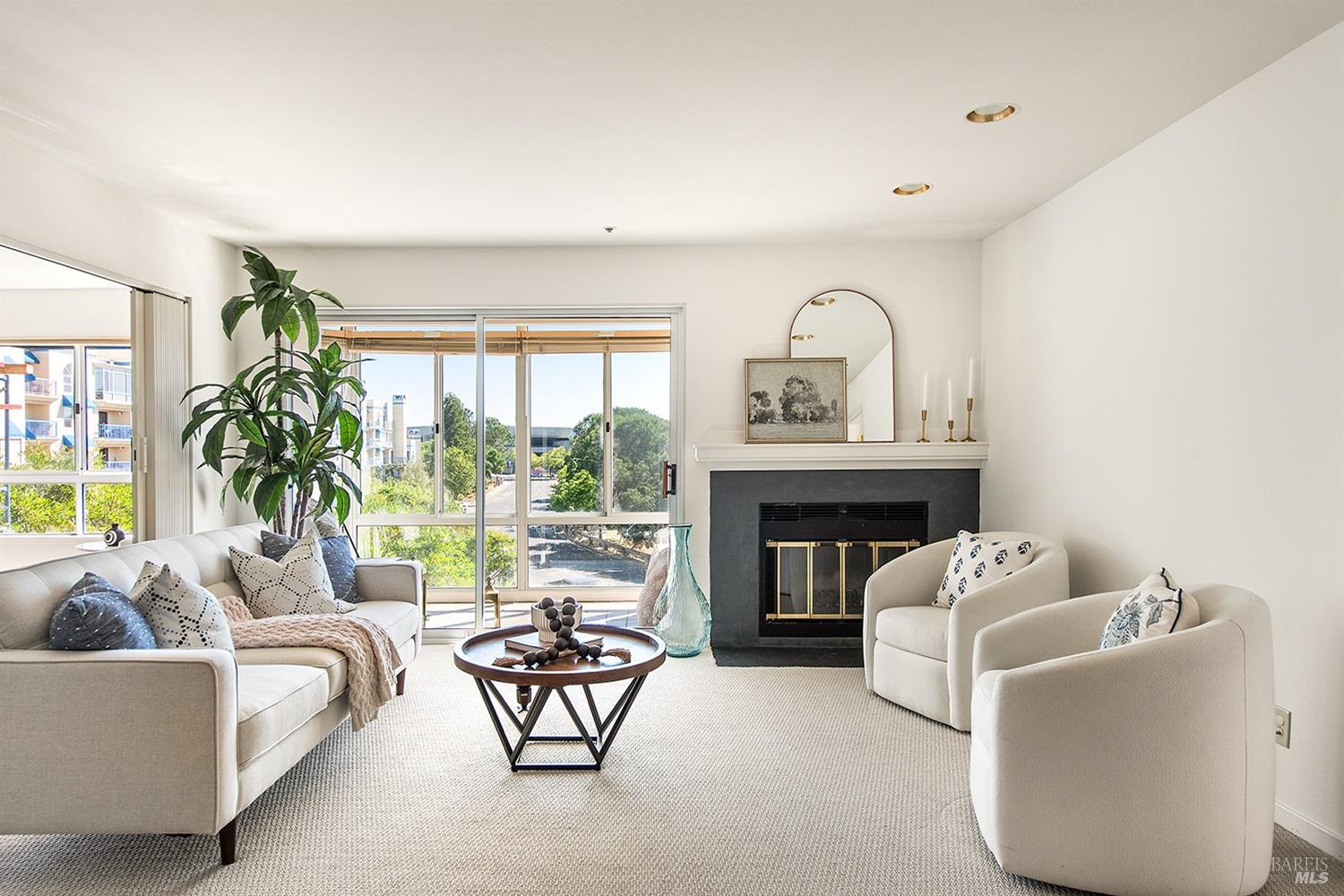 Detail Gallery Image 2 of 31 For 100 Thorndale Dr #229,  San Rafael,  CA 94903 - 2 Beds | 2 Baths