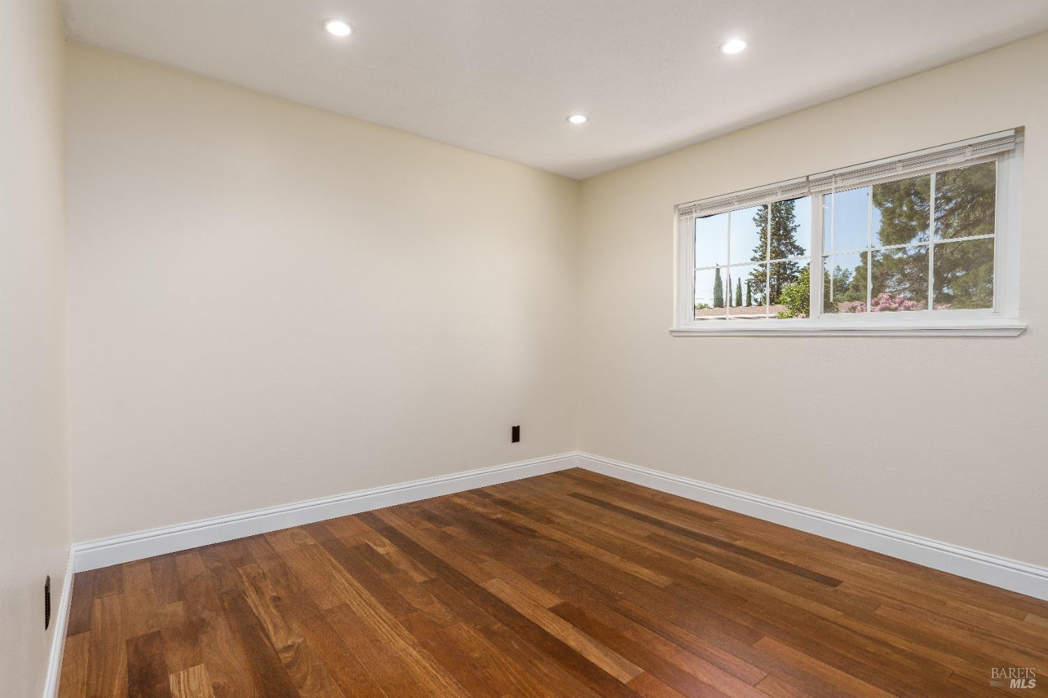 Detail Gallery Image 10 of 20 For 348 George Pl, Ukiah,  CA 95482 - 3 Beds | 2 Baths