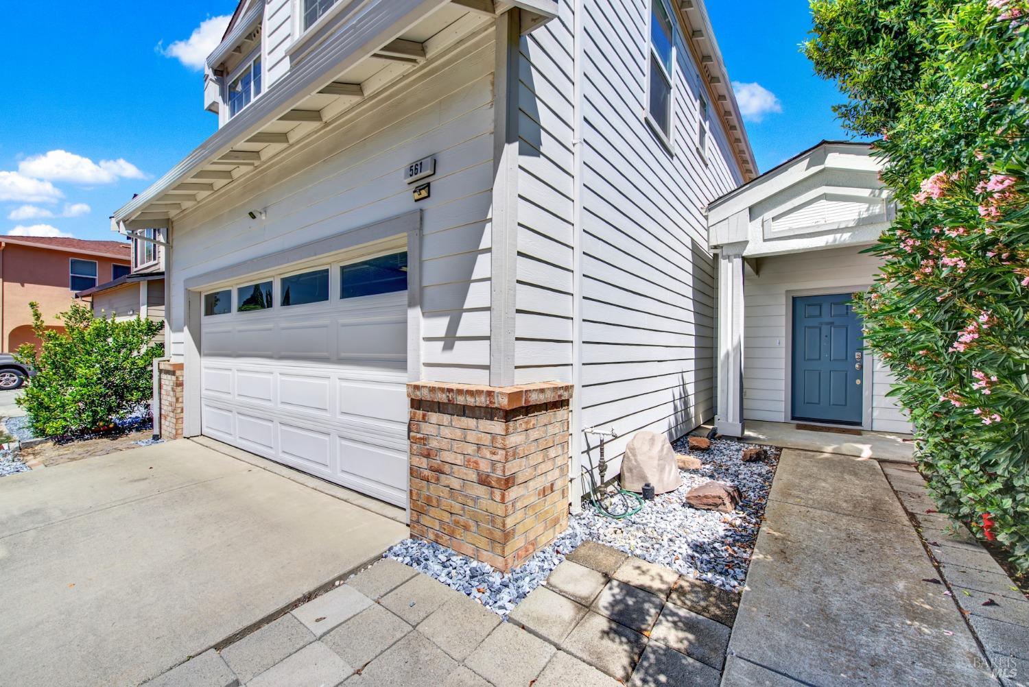 Detail Gallery Image 4 of 60 For 561 Chateau Way, Vacaville,  CA 95687 - 3 Beds | 2/1 Baths