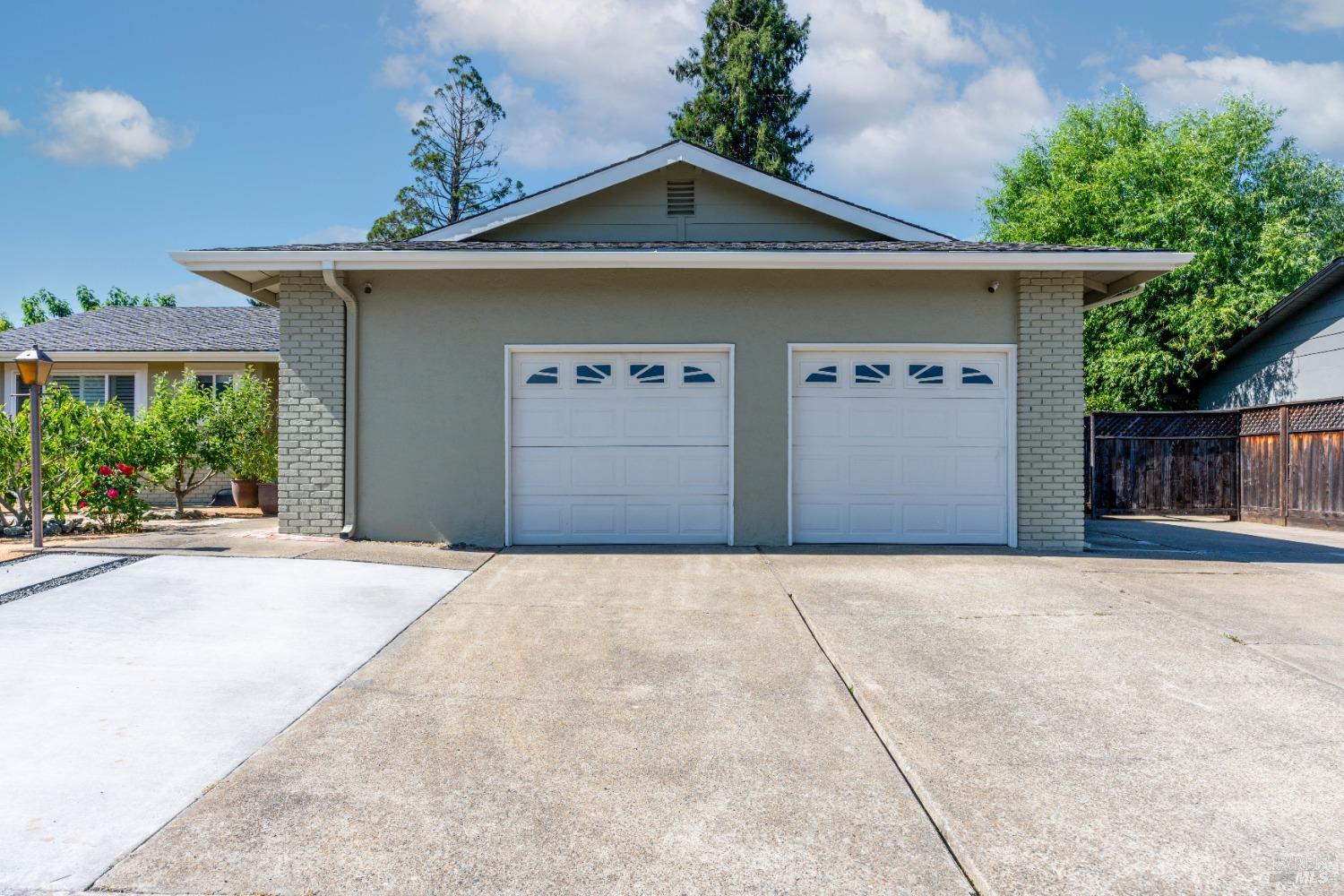 Detail Gallery Image 2 of 20 For 348 George Pl, Ukiah,  CA 95482 - 3 Beds | 2 Baths