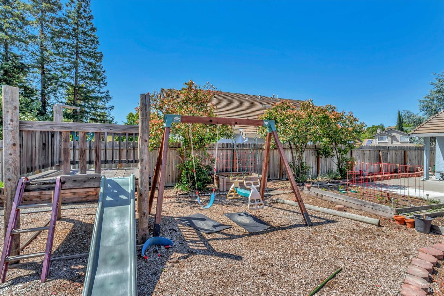 Detail Gallery Image 28 of 29 For 113 Amberwood Ct, Vacaville,  CA 95688 - 4 Beds | 2 Baths