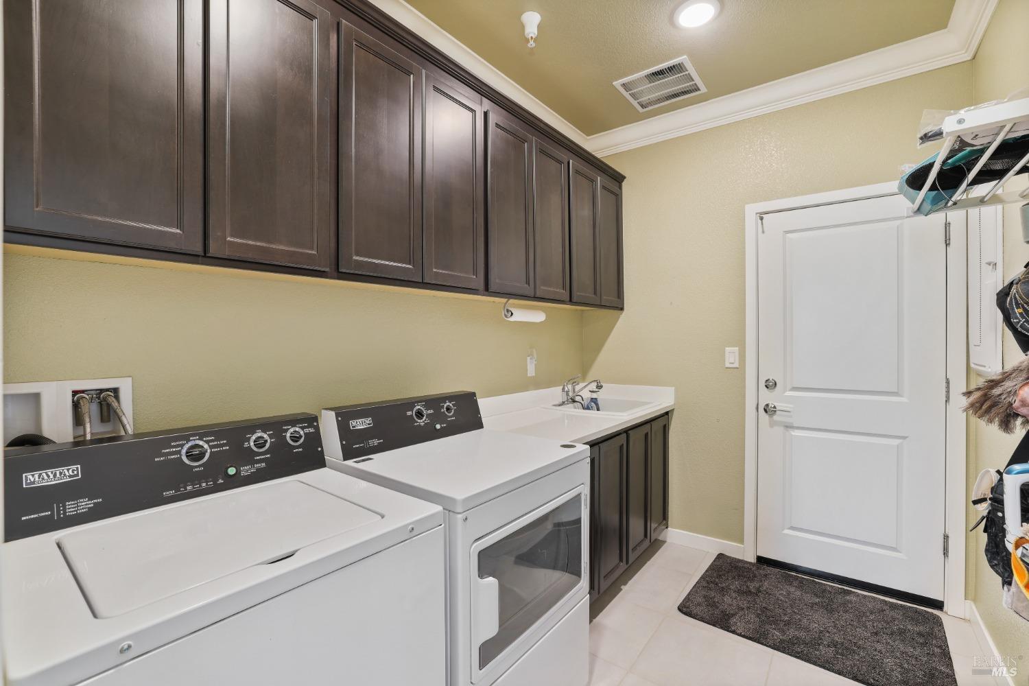 Detail Gallery Image 33 of 43 For 4000 Barrel Ct, Vacaville,  CA 95687 - 3 Beds | 2 Baths
