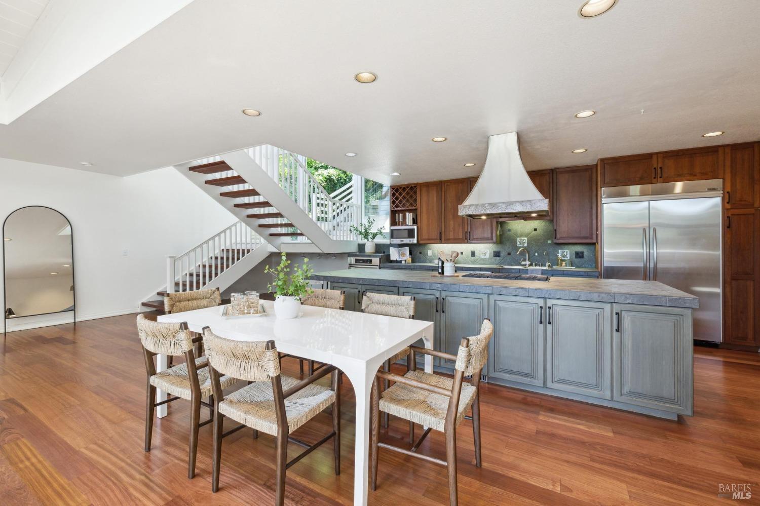 Detail Gallery Image 22 of 88 For 419 Marin Ave, Mill Valley,  CA 94941 - 6 Beds | 4/2 Baths