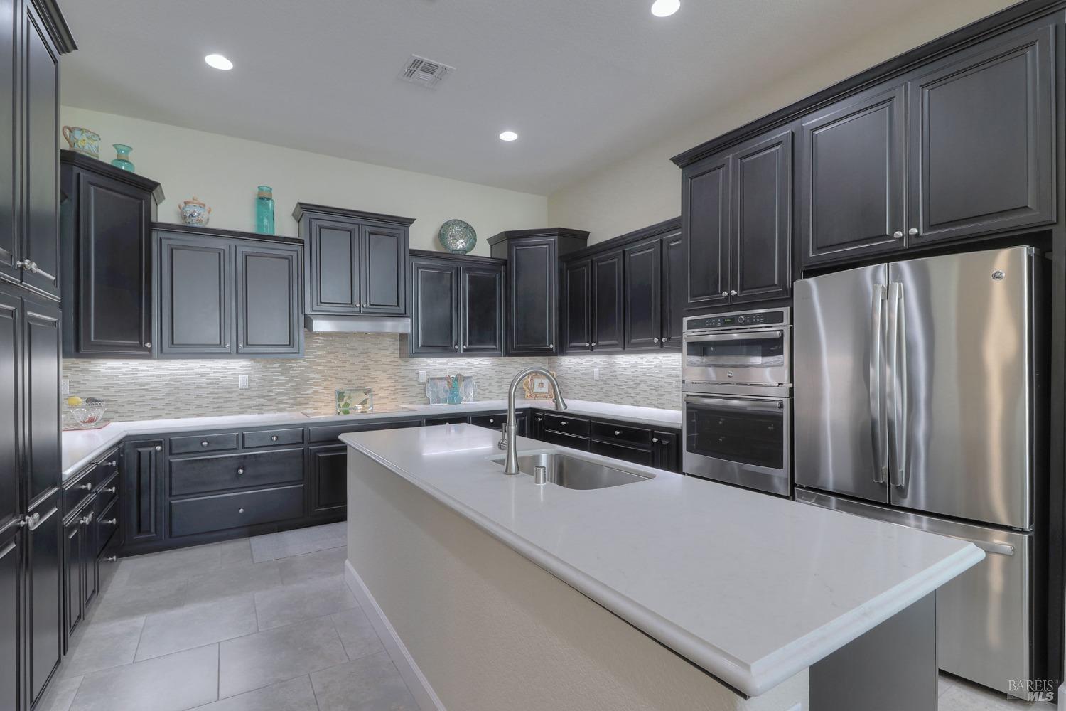 Detail Gallery Image 25 of 85 For 212 Summerset Dr, Rio Vista,  CA 94571 - 2 Beds | 2/1 Baths