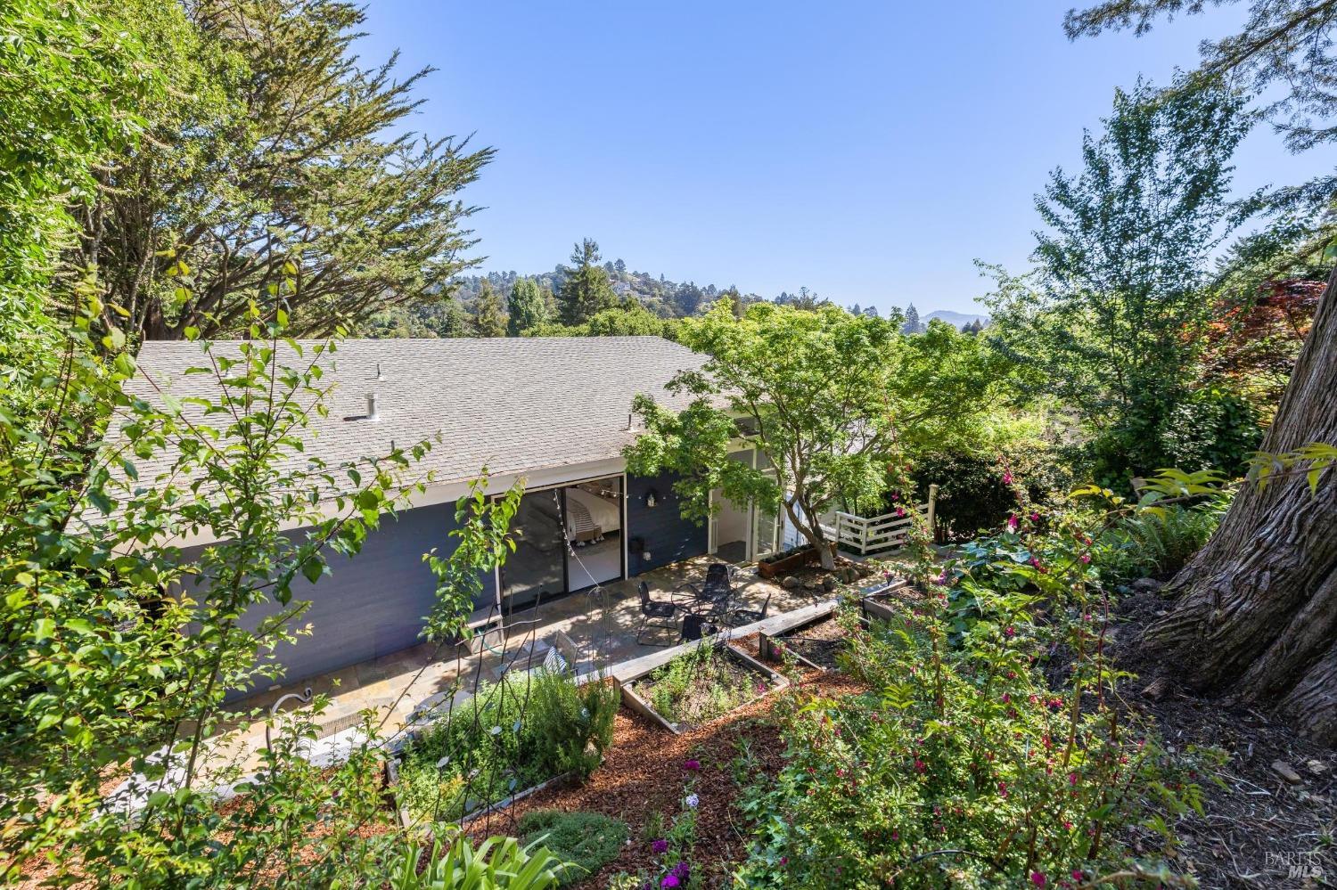 Detail Gallery Image 37 of 88 For 419 Marin Ave, Mill Valley,  CA 94941 - 6 Beds | 4/2 Baths