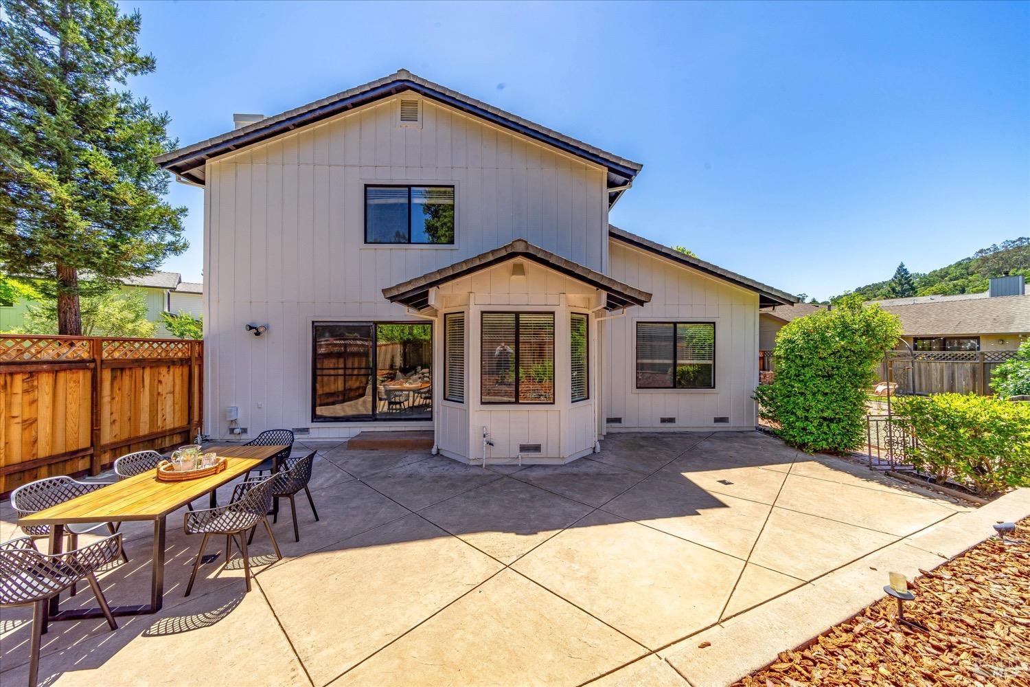 Detail Gallery Image 36 of 61 For 1025 Charlson Way, Napa,  CA 94558 - 3 Beds | 2/1 Baths