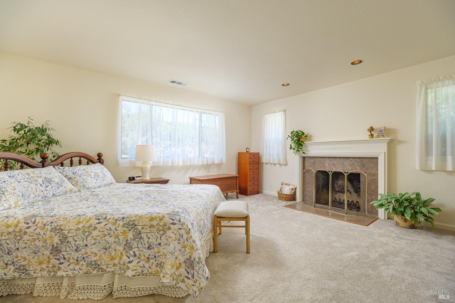 Detail Gallery Image 14 of 33 For 875 Atherton Ave, Novato,  CA 94945 - 5 Beds | 3/1 Baths