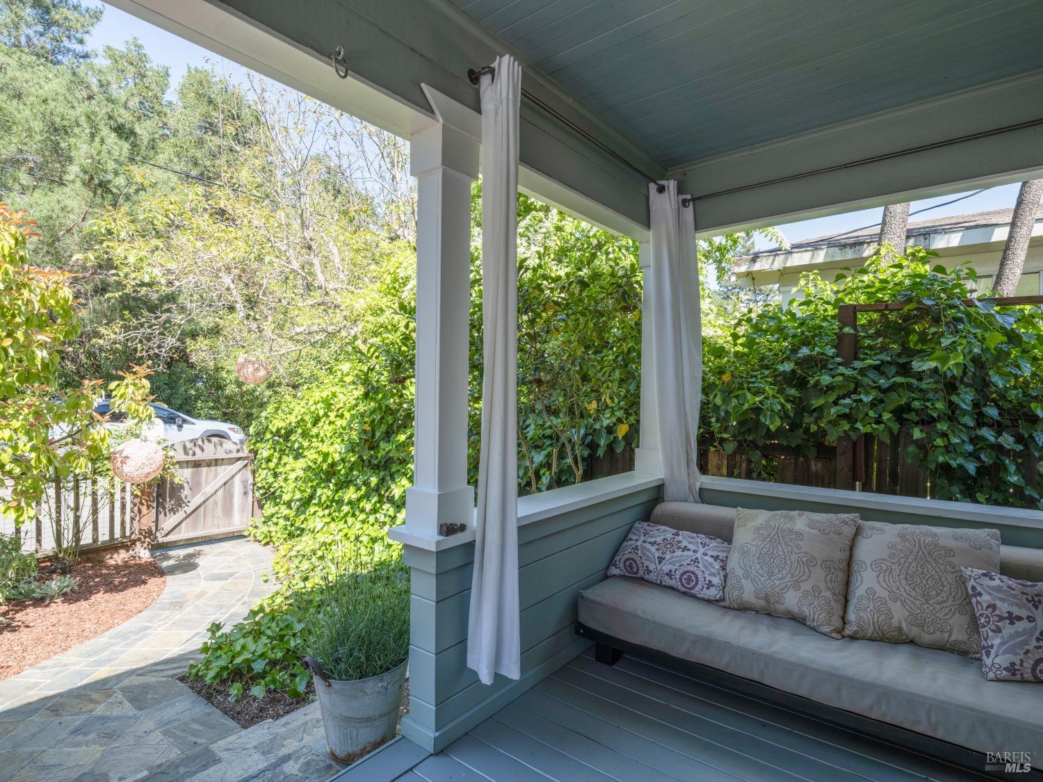 Detail Gallery Image 6 of 27 For 137 Lansdale Ave, Fairfax,  CA 94930 - 1 Beds | 1 Baths