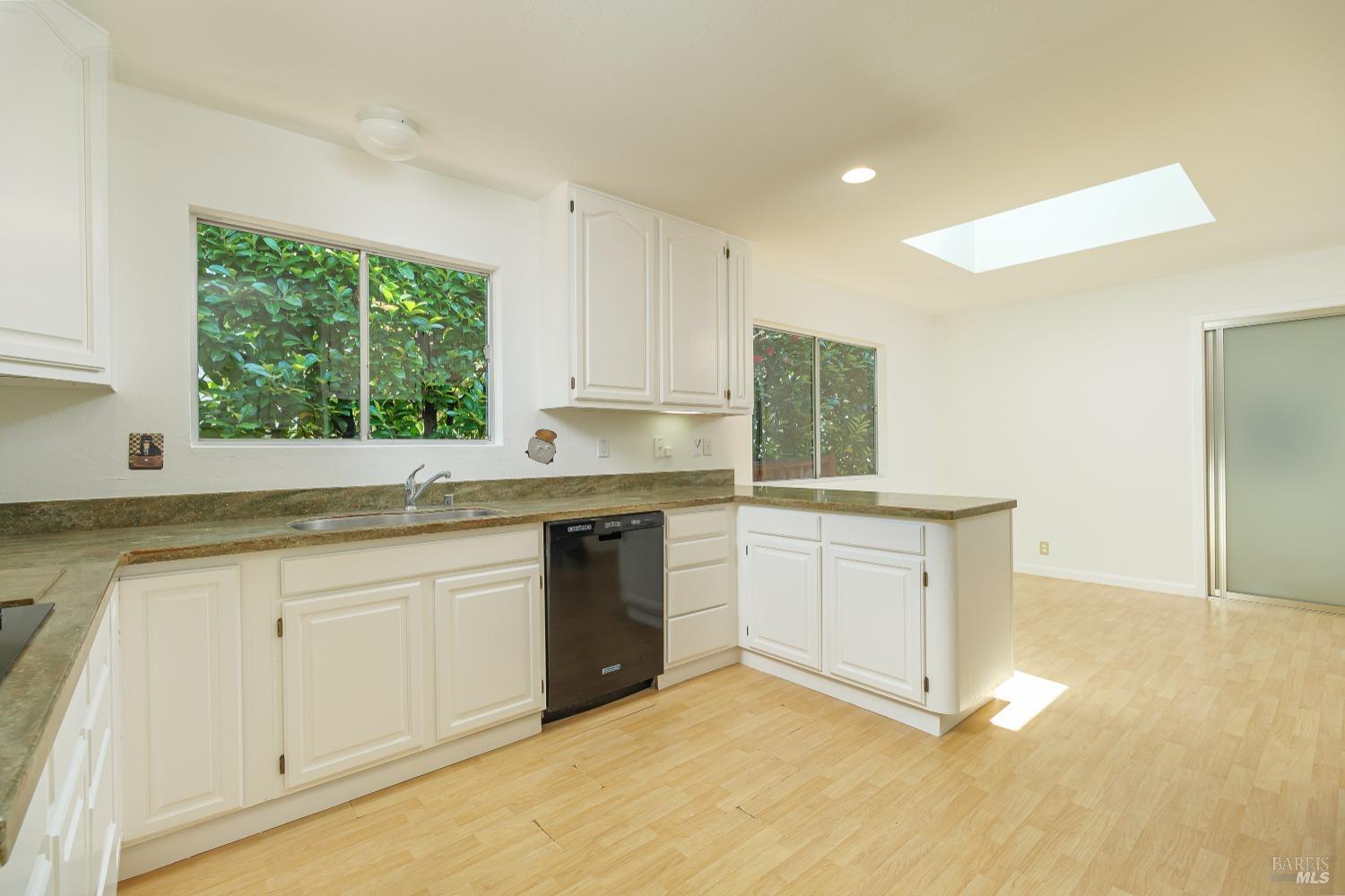 Detail Gallery Image 9 of 38 For 88 Buena Vista Ave, Mill Valley,  CA 94941 - 3 Beds | 2 Baths