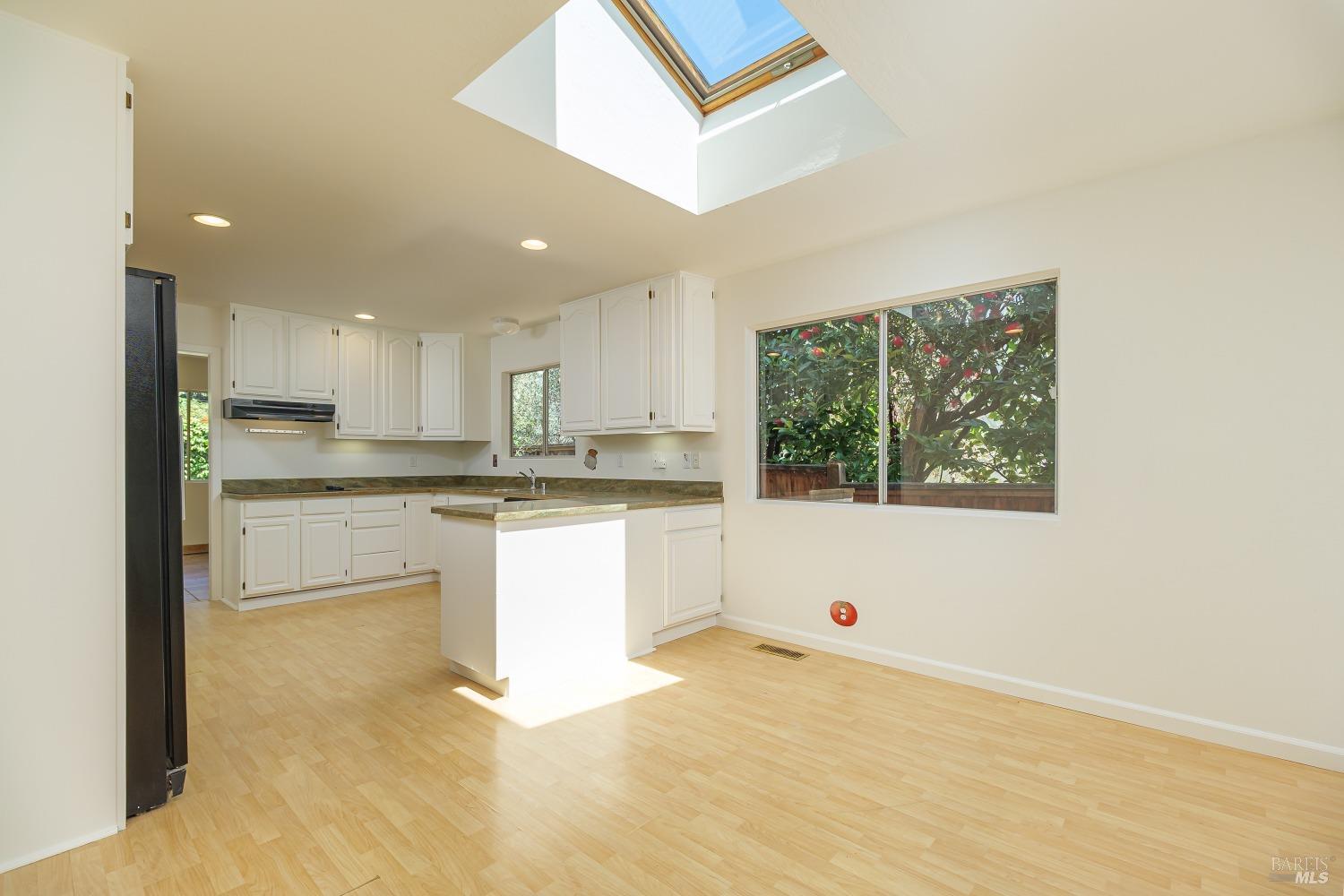 Detail Gallery Image 7 of 38 For 88 Buena Vista Ave, Mill Valley,  CA 94941 - 3 Beds | 2 Baths