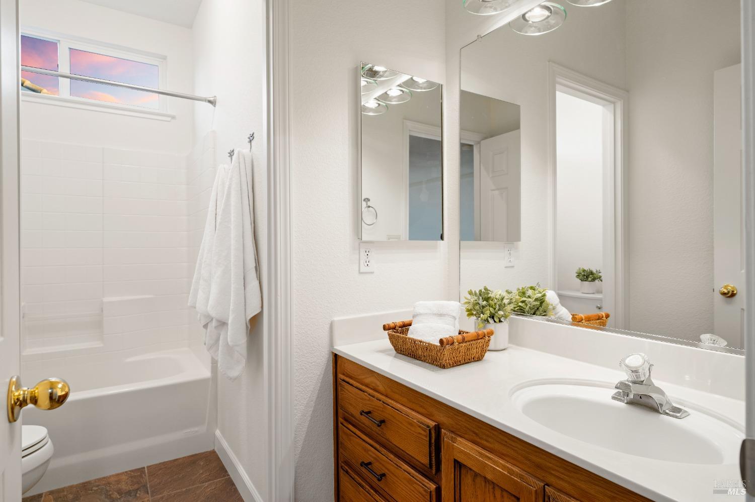 Detail Gallery Image 25 of 42 For 298 Bantry Dr, Vacaville,  CA 95688 - 3 Beds | 2/1 Baths