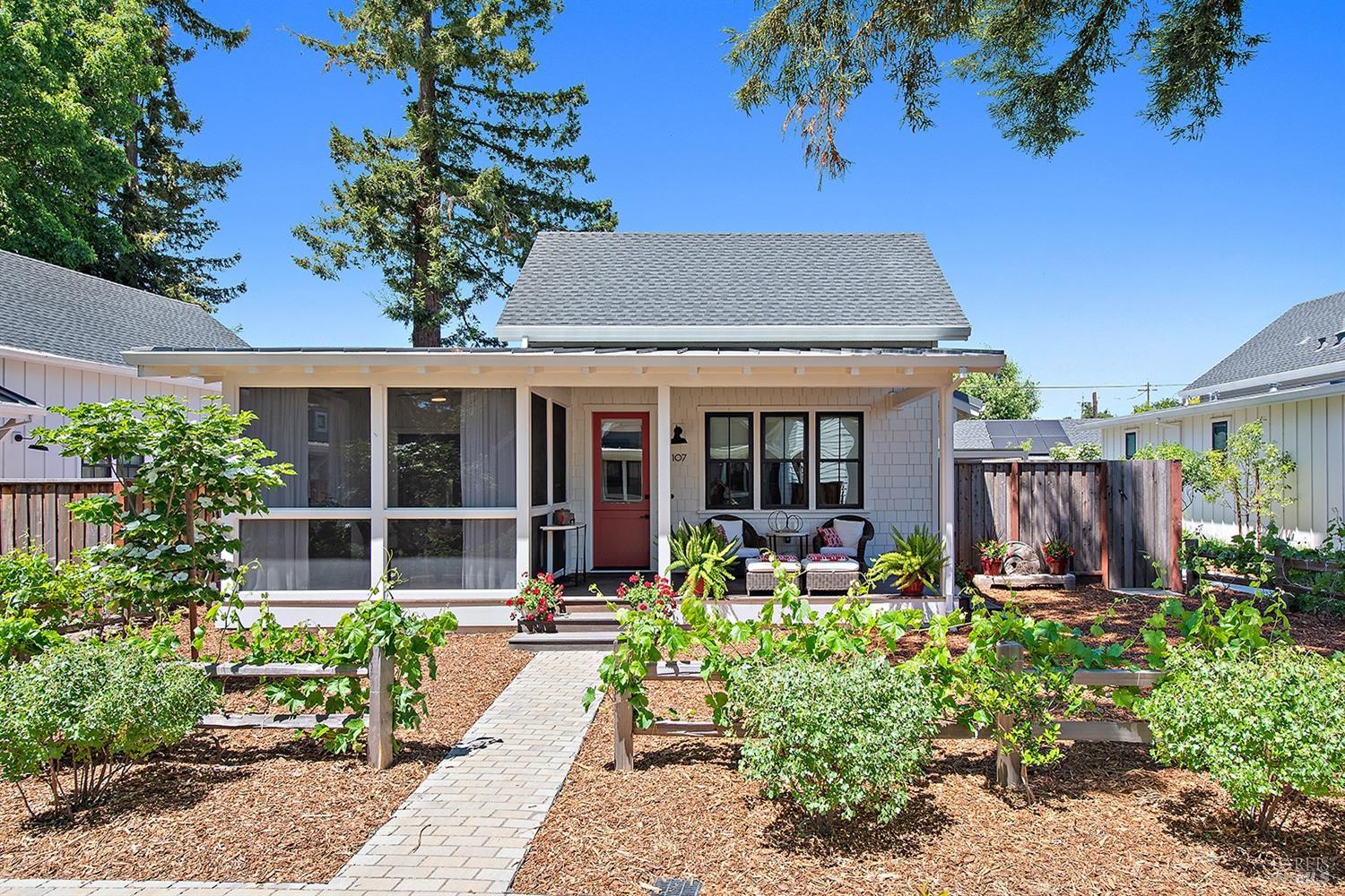 Detail Gallery Image 2 of 39 For 107 Kennedy Ln, Healdsburg,  CA 95448 - 2 Beds | 2 Baths