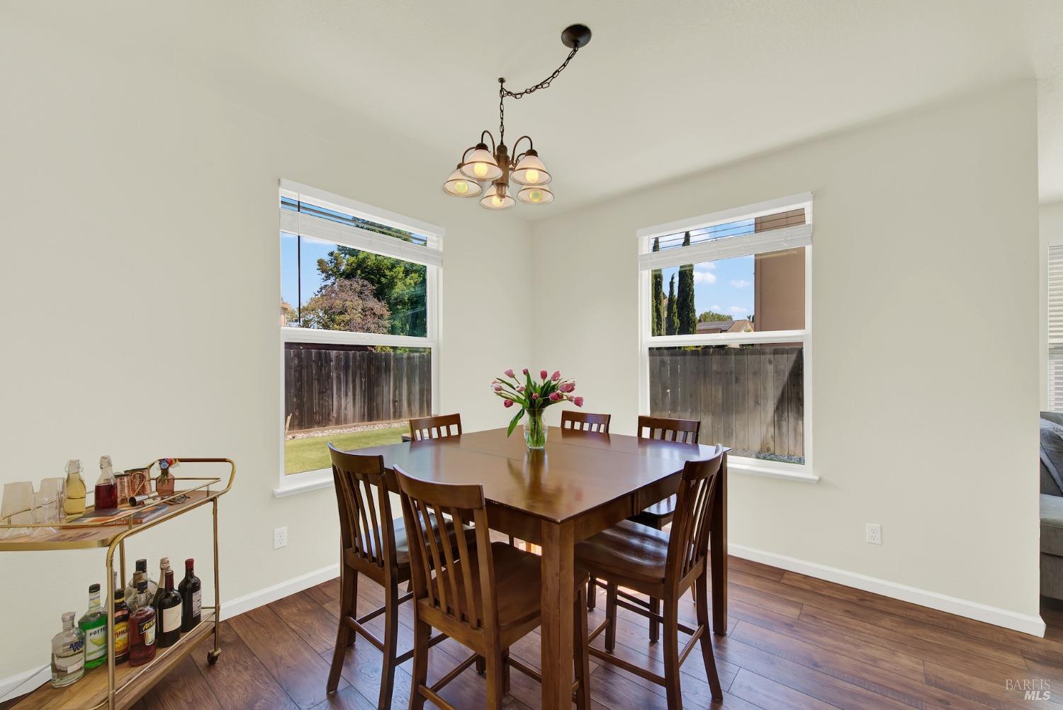 Detail Gallery Image 11 of 60 For 561 Chateau Way, Vacaville,  CA 95687 - 3 Beds | 2/1 Baths