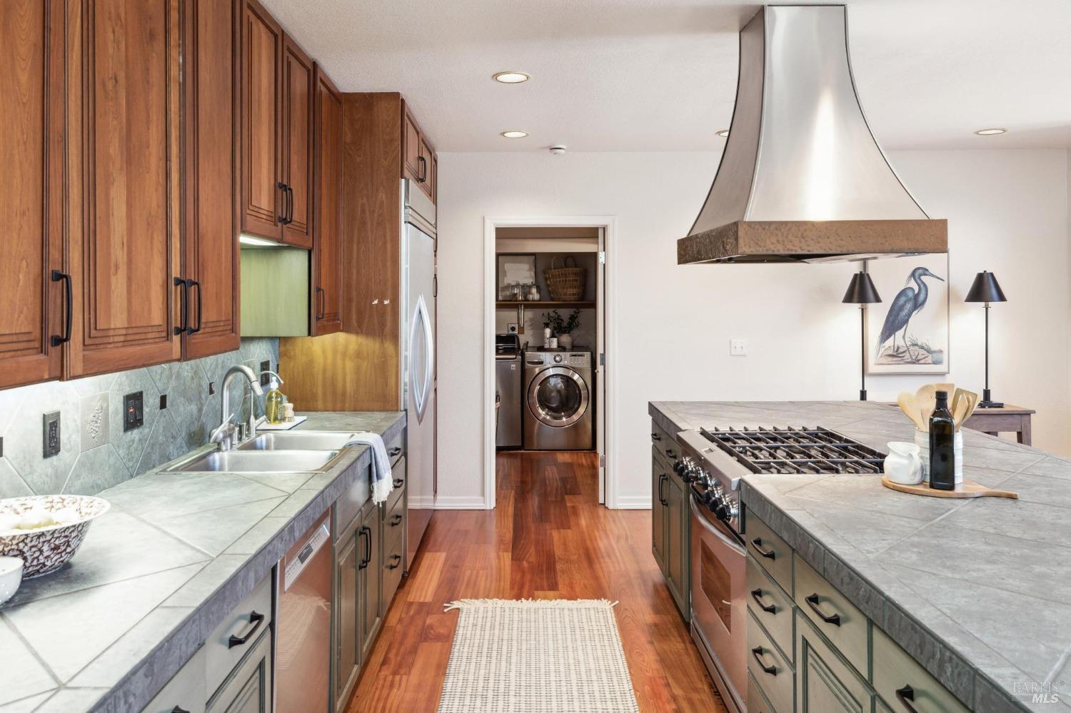 Detail Gallery Image 27 of 88 For 419 Marin Ave, Mill Valley,  CA 94941 - 6 Beds | 4/2 Baths