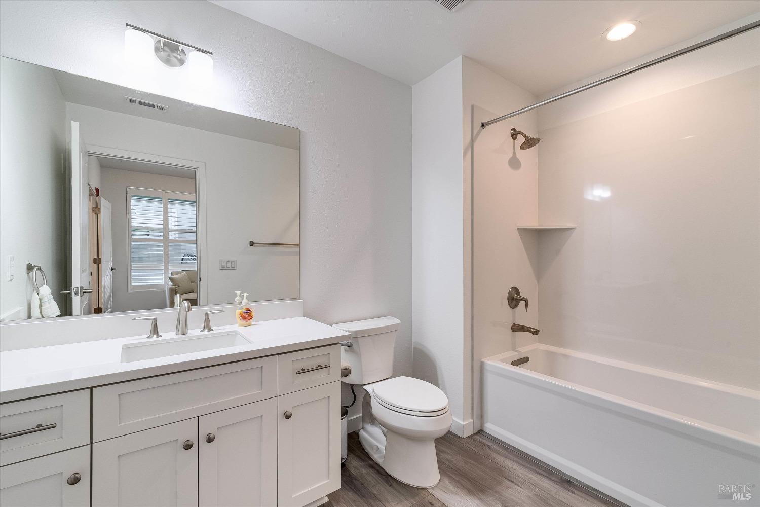 Detail Gallery Image 10 of 12 For 1655 2nd St #315,  Napa,  CA 94559 - 3 Beds | 3/1 Baths