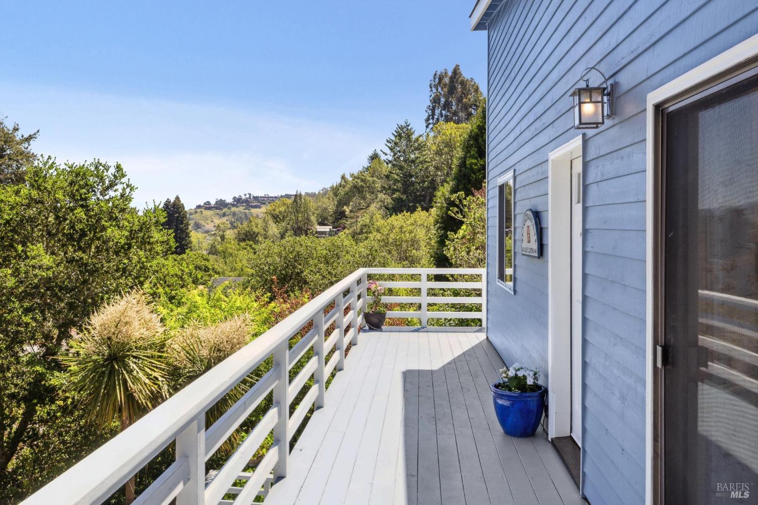 Detail Gallery Image 53 of 88 For 419 Marin Ave, Mill Valley,  CA 94941 - 6 Beds | 4/2 Baths