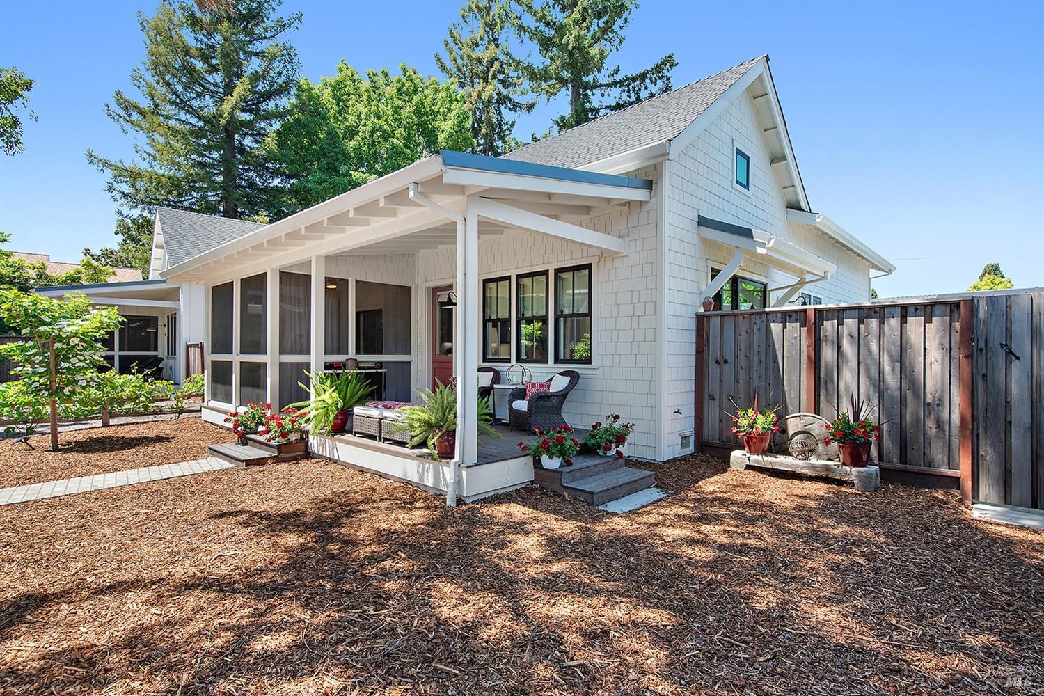 Detail Gallery Image 1 of 39 For 107 Kennedy Ln, Healdsburg,  CA 95448 - 2 Beds | 2 Baths