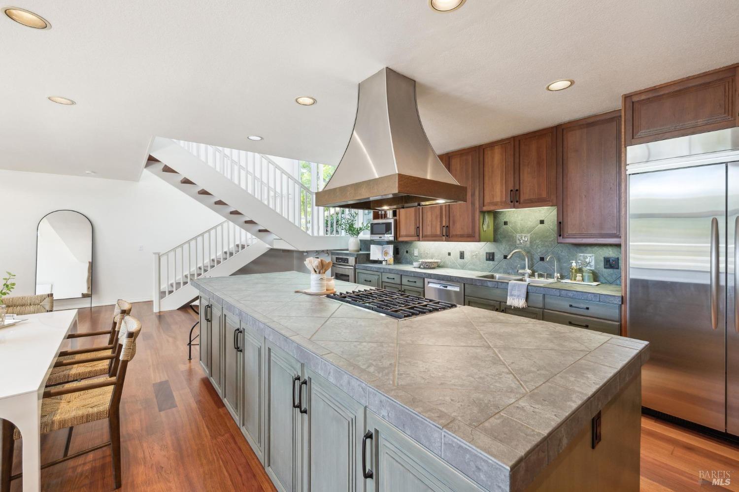 Detail Gallery Image 30 of 88 For 419 Marin Ave, Mill Valley,  CA 94941 - 6 Beds | 4/2 Baths