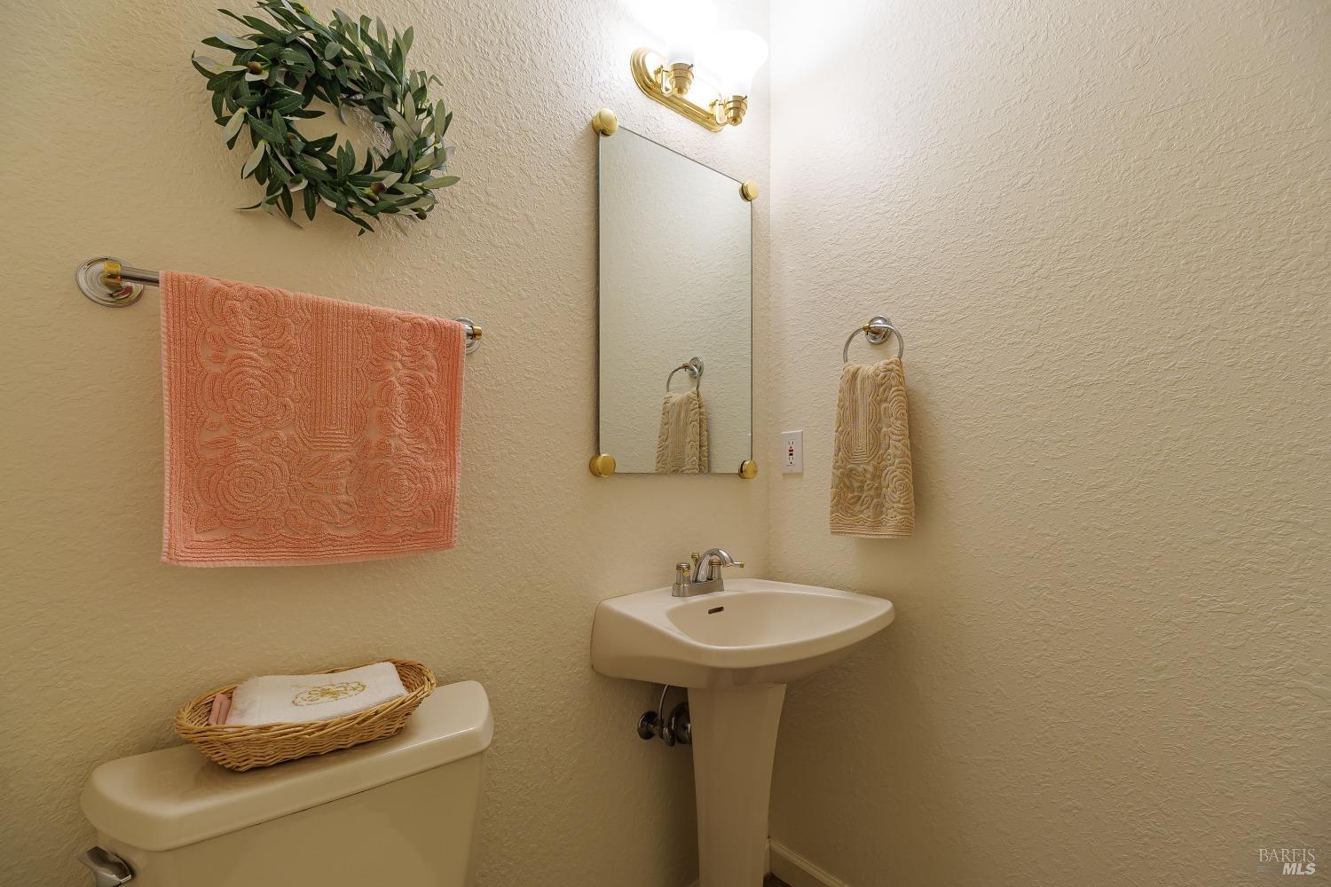 Detail Gallery Image 19 of 33 For 875 Atherton Ave, Novato,  CA 94945 - 5 Beds | 3/1 Baths