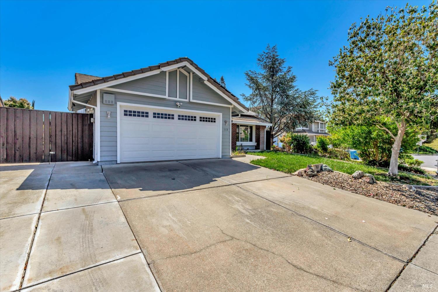 Detail Gallery Image 1 of 29 For 113 Amberwood Ct, Vacaville,  CA 95688 - 4 Beds | 2 Baths
