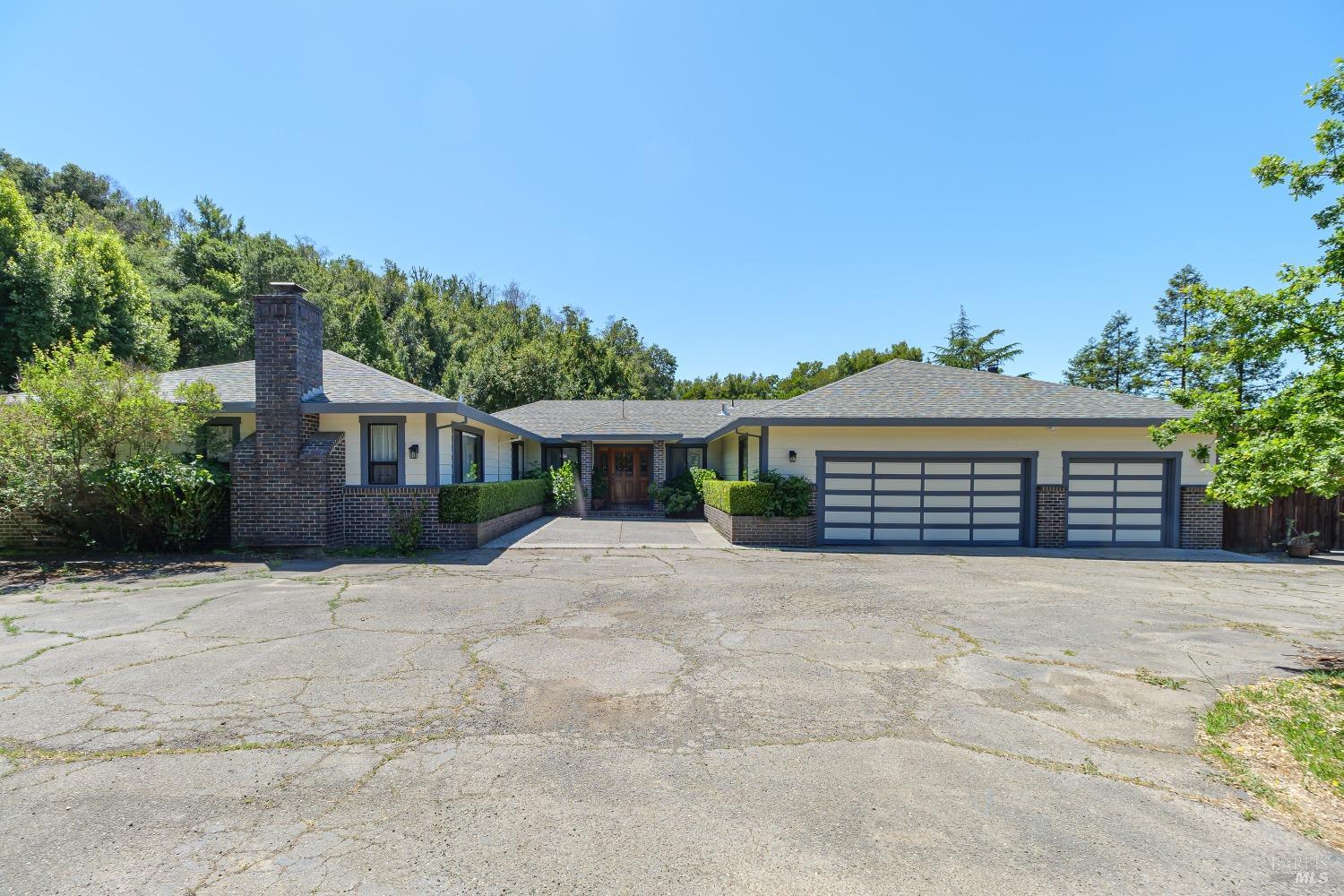 Detail Gallery Image 1 of 33 For 875 Atherton Ave, Novato,  CA 94945 - 5 Beds | 3/1 Baths