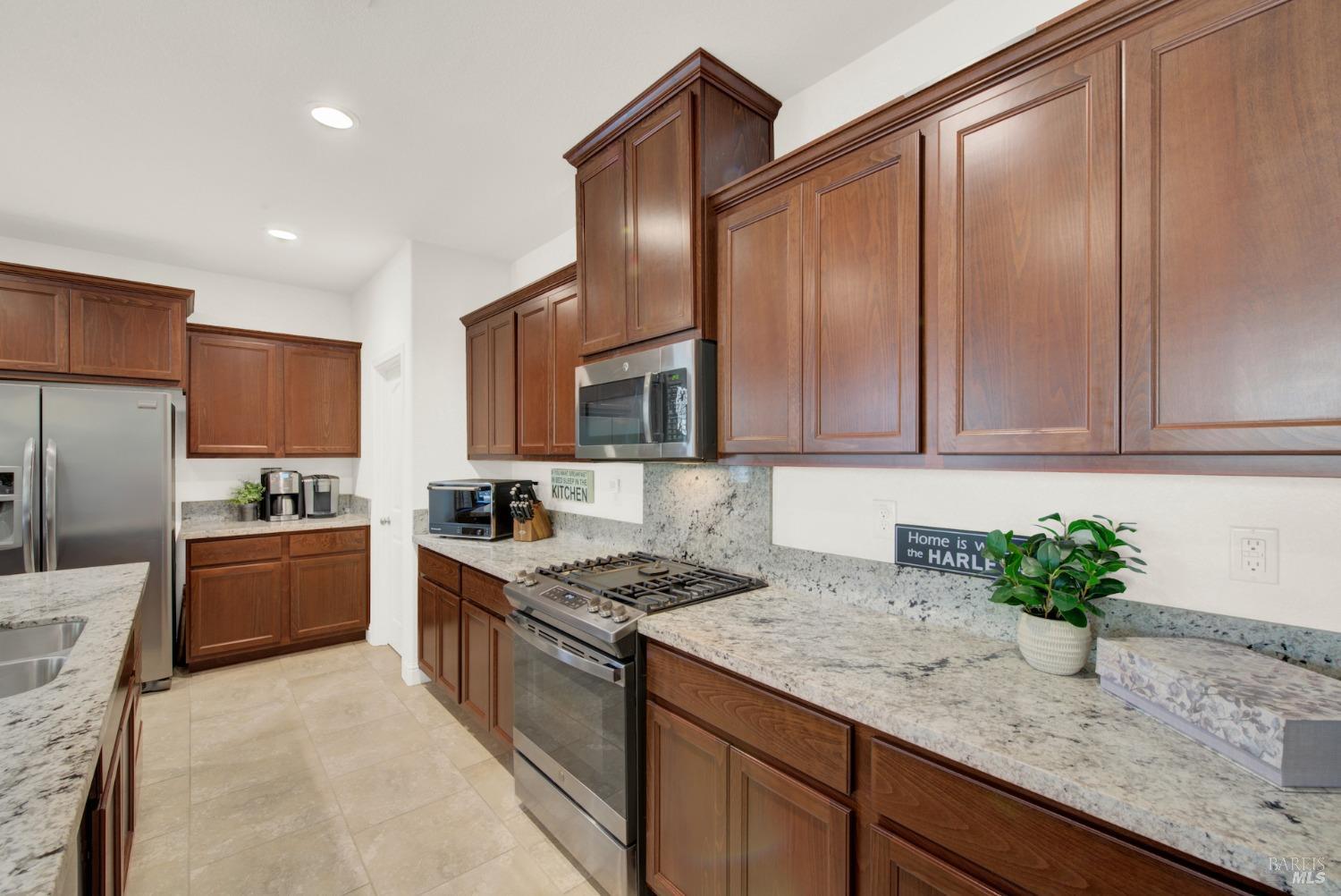 Detail Gallery Image 12 of 34 For 119 Clematis St, Vacaville,  CA 95687 - 3 Beds | 2 Baths
