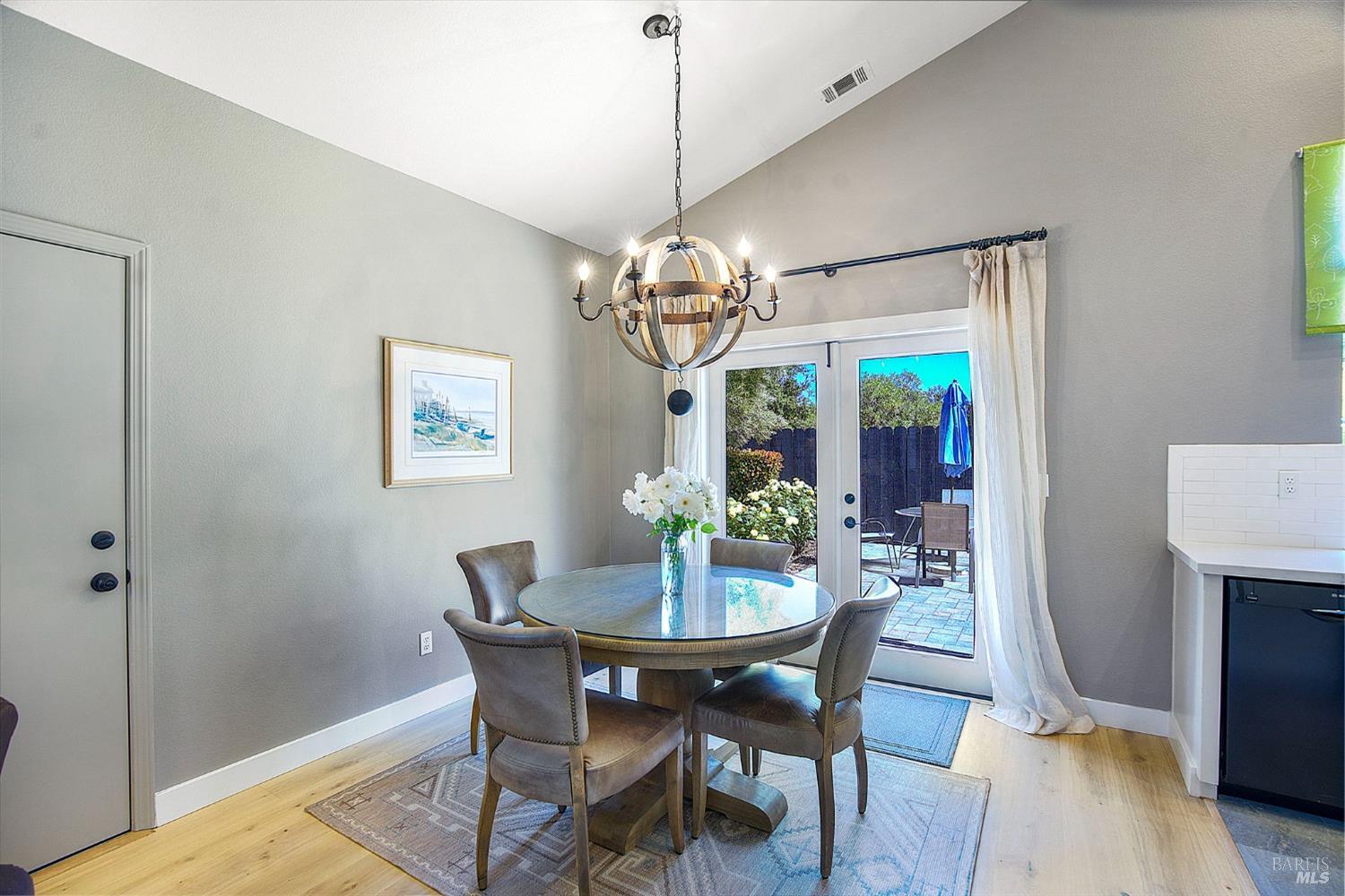 Detail Gallery Image 11 of 38 For 23 Forrester Ln, Yountville,  CA 94599 - 2 Beds | 2 Baths