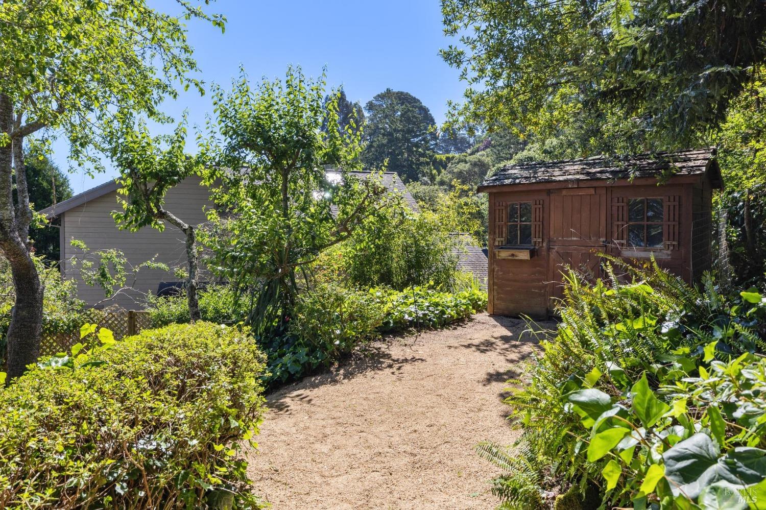 Detail Gallery Image 67 of 88 For 419 Marin Ave, Mill Valley,  CA 94941 - 6 Beds | 4/2 Baths
