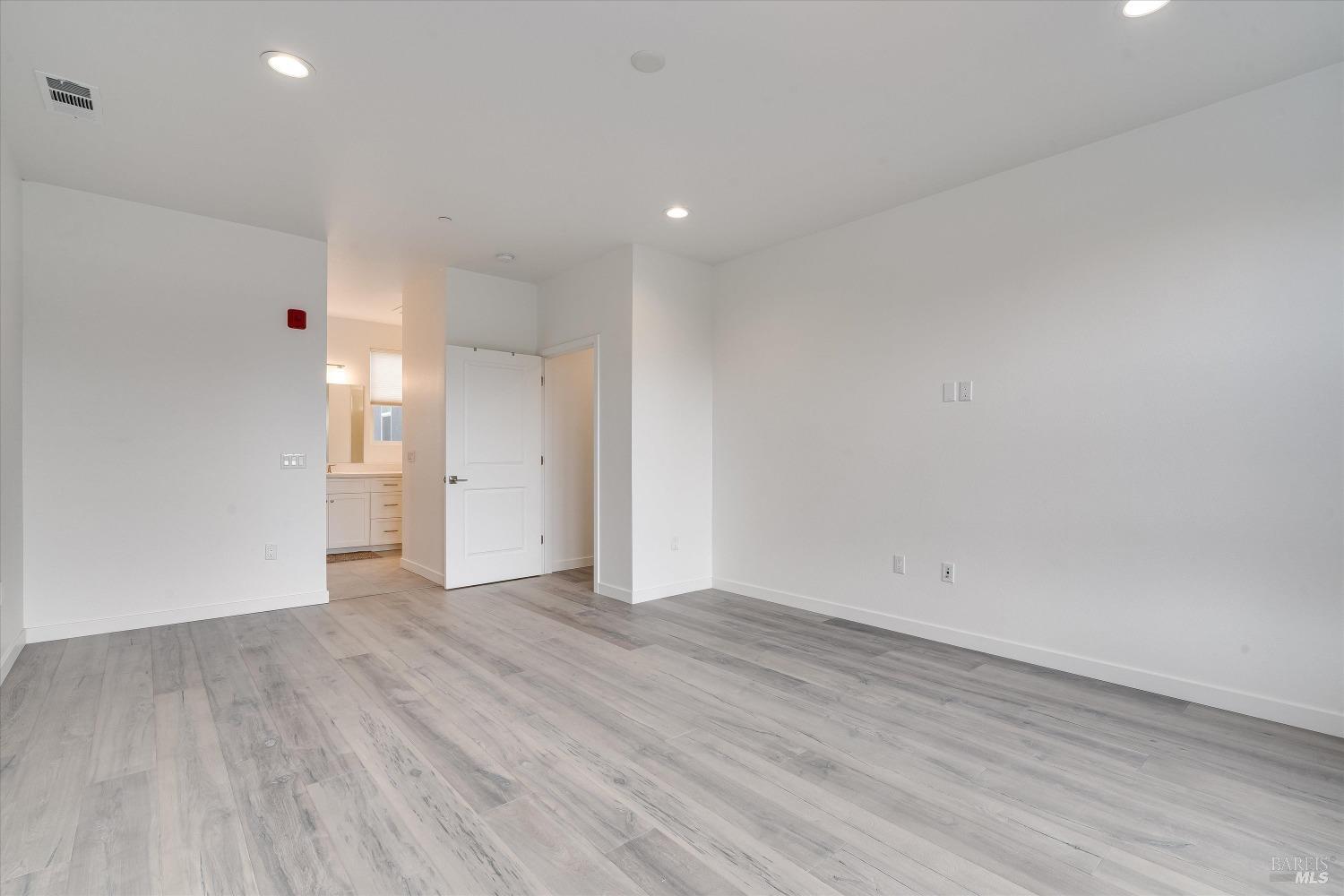 Detail Gallery Image 15 of 25 For 1655 2nd St #317,  Napa,  CA 94559 - 3 Beds | 2/1 Baths