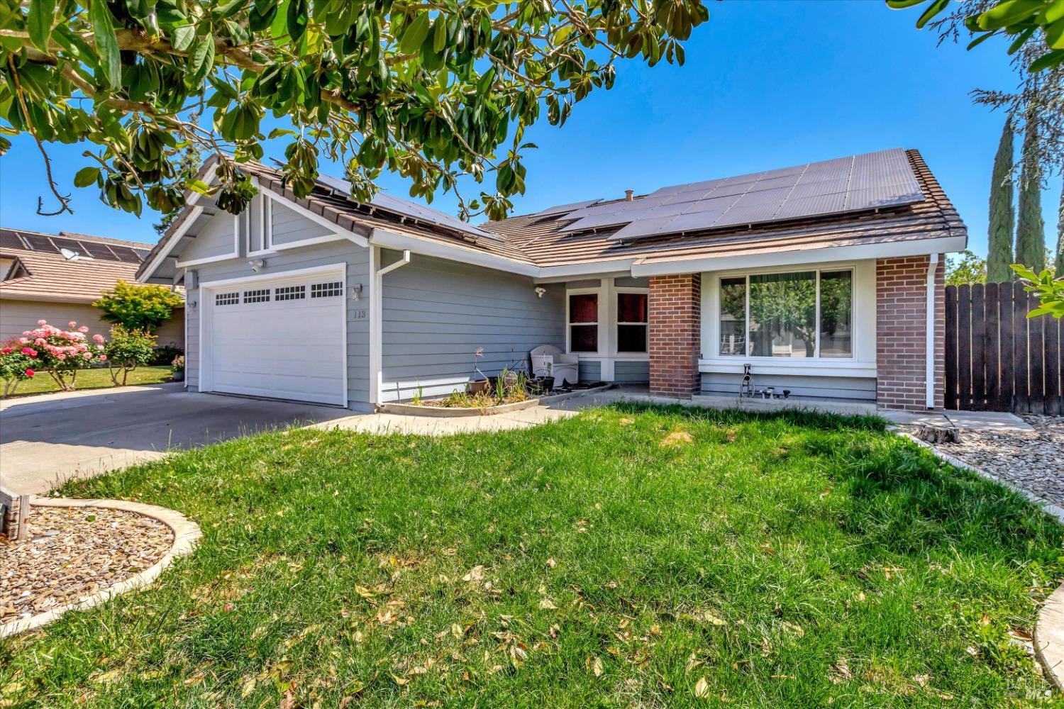 Detail Gallery Image 3 of 29 For 113 Amberwood Ct, Vacaville,  CA 95688 - 4 Beds | 2 Baths
