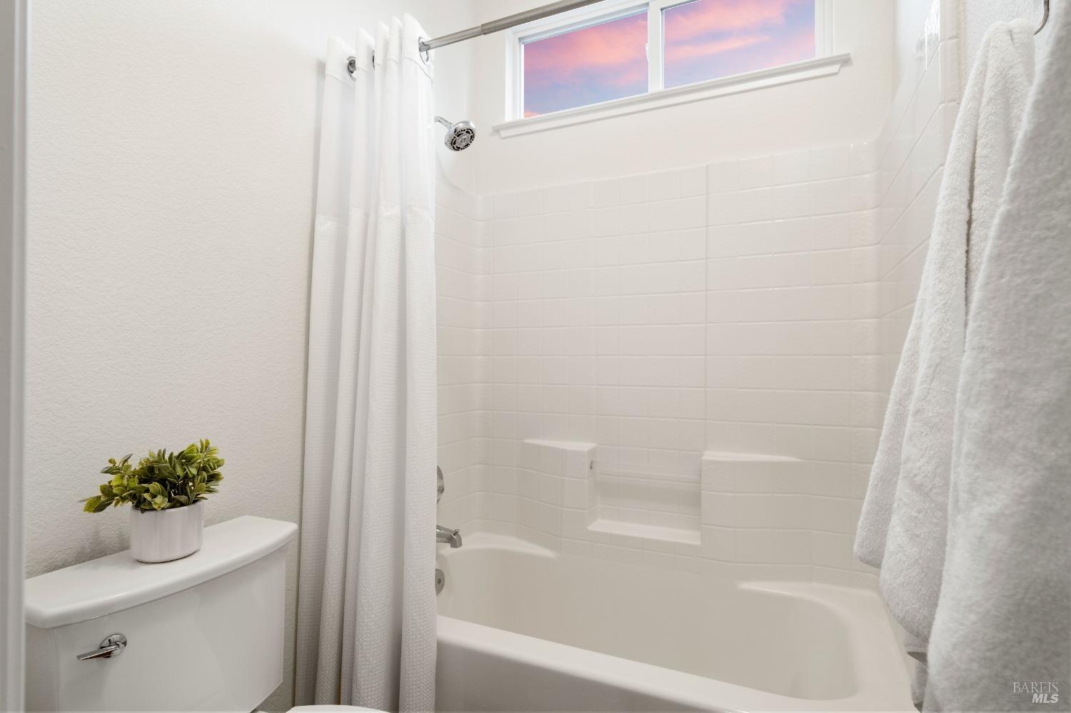 Detail Gallery Image 26 of 42 For 298 Bantry Dr, Vacaville,  CA 95688 - 3 Beds | 2/1 Baths