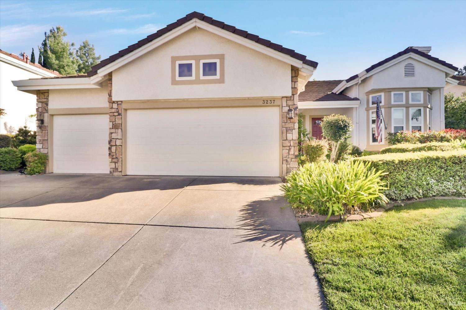 Detail Gallery Image 1 of 35 For 3237 Broadmoor Ct, Fairfield,  CA 94534 - 4 Beds | 2 Baths