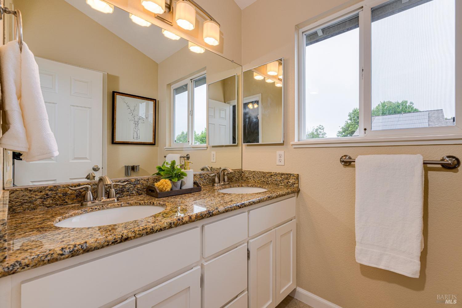 Detail Gallery Image 20 of 42 For 1412 Middlebrook Way, Rohnert Park,  CA 94928 - 3 Beds | 2/1 Baths