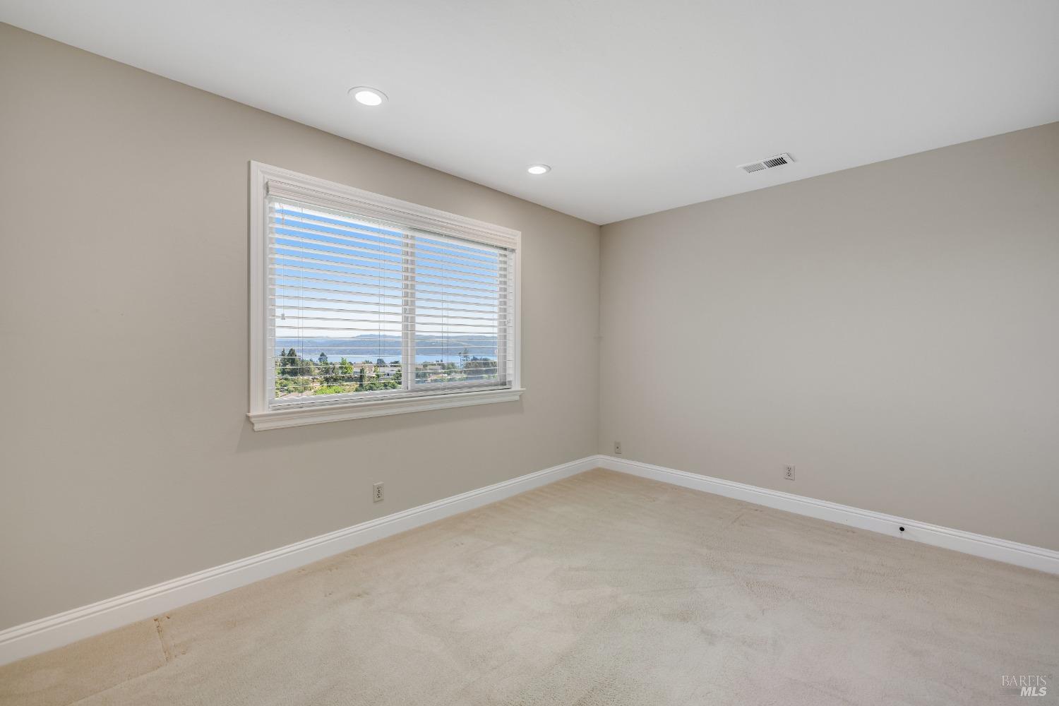 Detail Gallery Image 23 of 42 For 272 Carlisle Way, Benicia,  CA 94510 - 4 Beds | 2/1 Baths