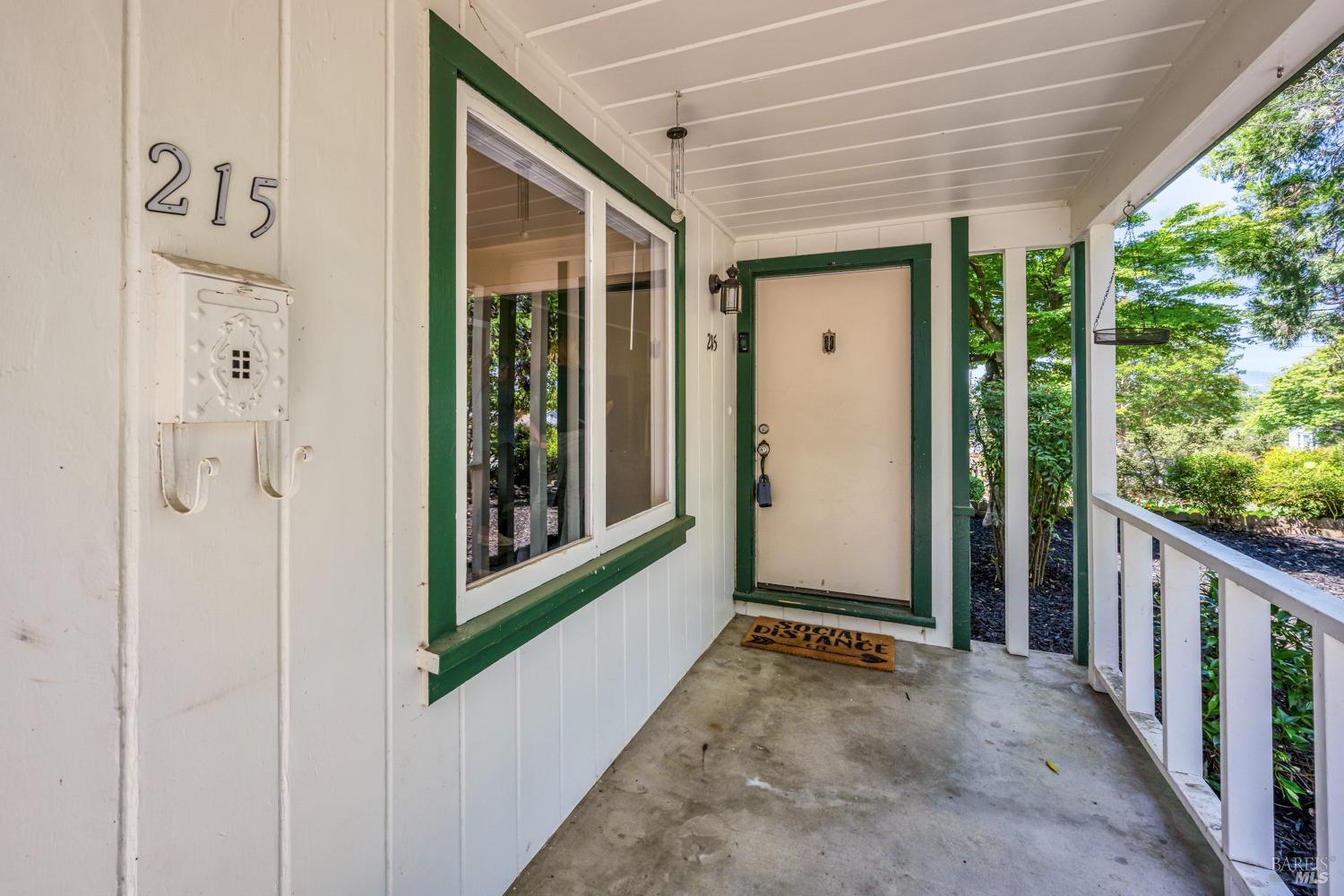Detail Gallery Image 27 of 28 For 215 E Spring St, Napa,  CA 94559 - 3 Beds | 1/1 Baths