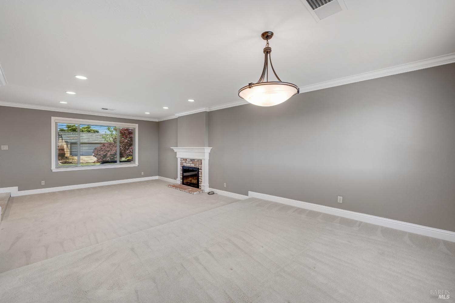 Detail Gallery Image 9 of 42 For 272 Carlisle Way, Benicia,  CA 94510 - 4 Beds | 2/1 Baths