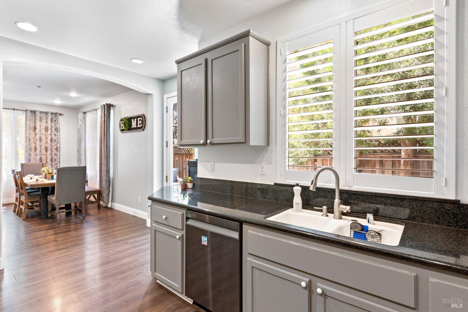 Detail Gallery Image 15 of 60 For 119 Summerfield Dr, Vacaville,  CA 95687 - 4 Beds | 2/1 Baths