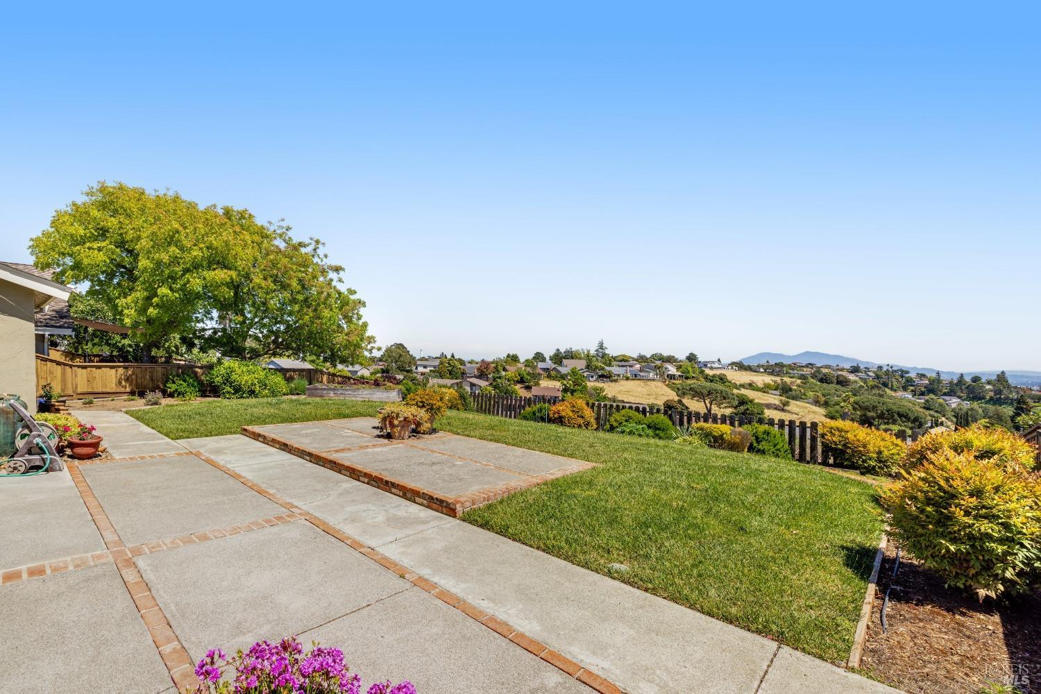 Detail Gallery Image 35 of 42 For 272 Carlisle Way, Benicia,  CA 94510 - 4 Beds | 2/1 Baths