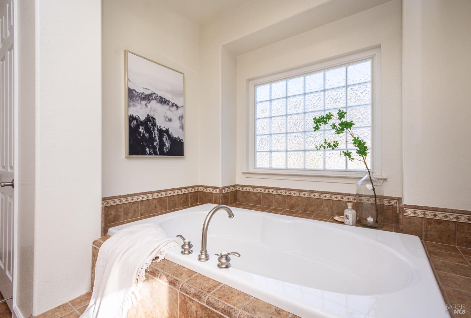 Detail Gallery Image 41 of 61 For 19 Catania Ct, Napa,  CA 94558 - 4 Beds | 3/1 Baths